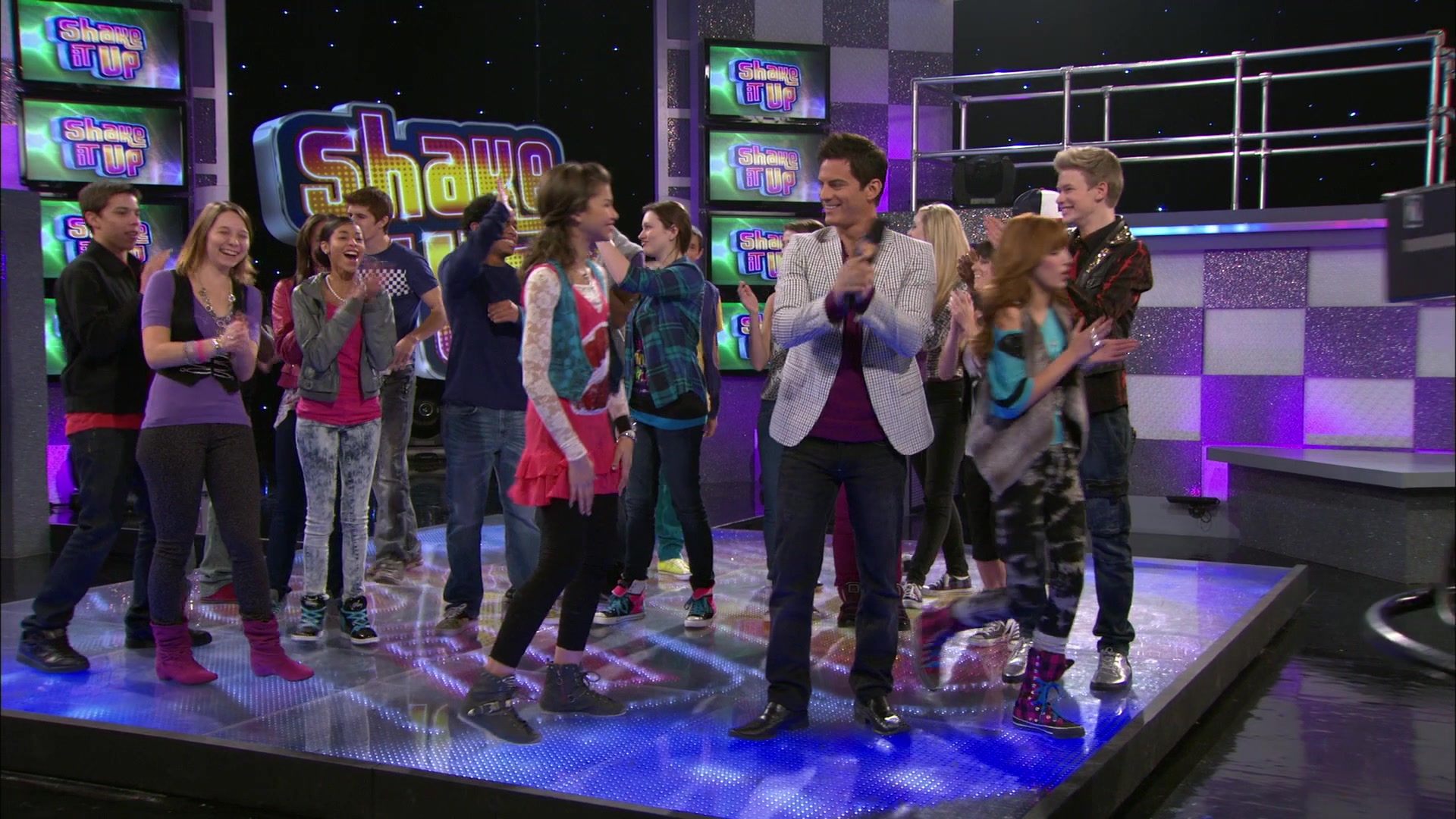 Shake_It_Up_S01E18_1080p_BTD_000150.jpg