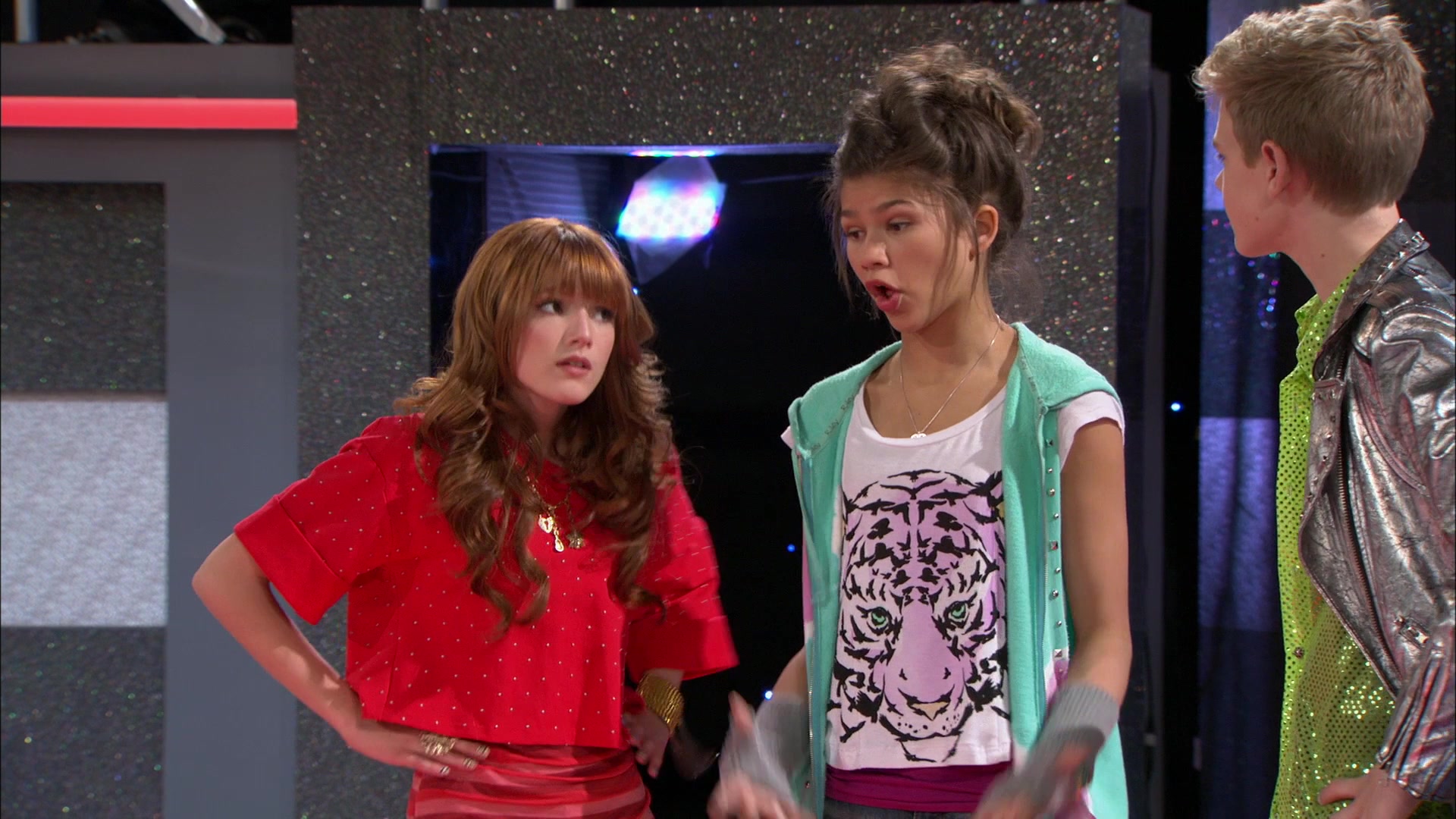Shake_It_Up_S01E18_1080p_BTD_000929.jpg