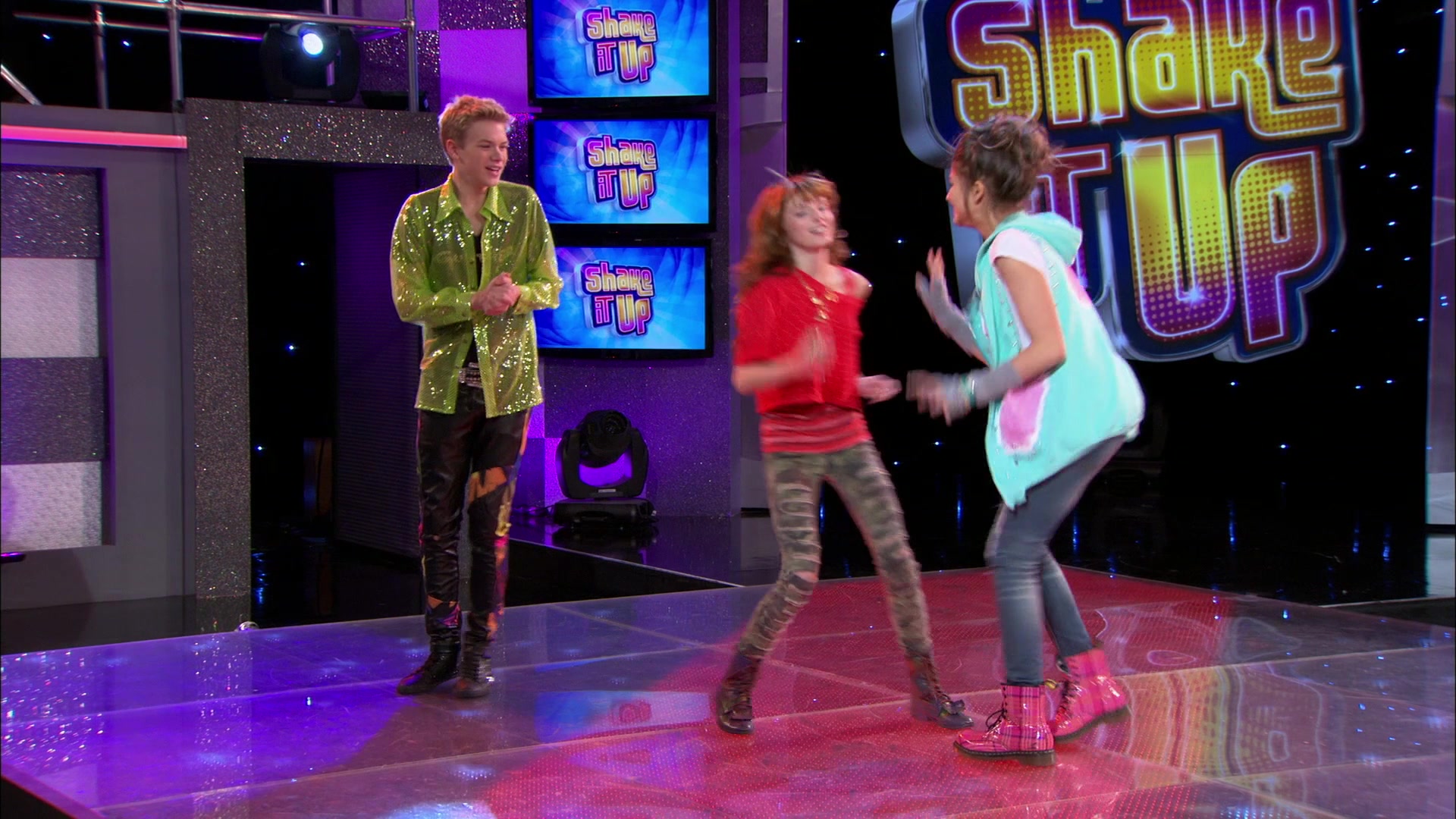 Shake_It_Up_S01E18_1080p_BTD_001043.jpg