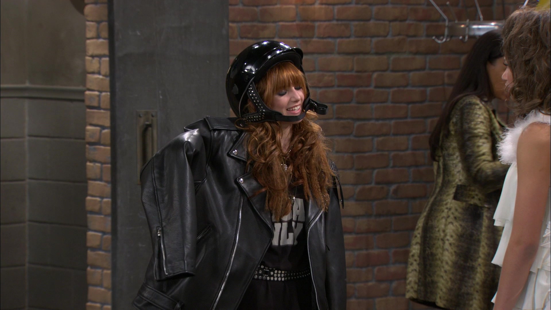 Shake_It_Up_S01E18_1080p_BTD_001339.jpg Shake_It_Up_S01E18_1080p_BTD_001339.jpg
