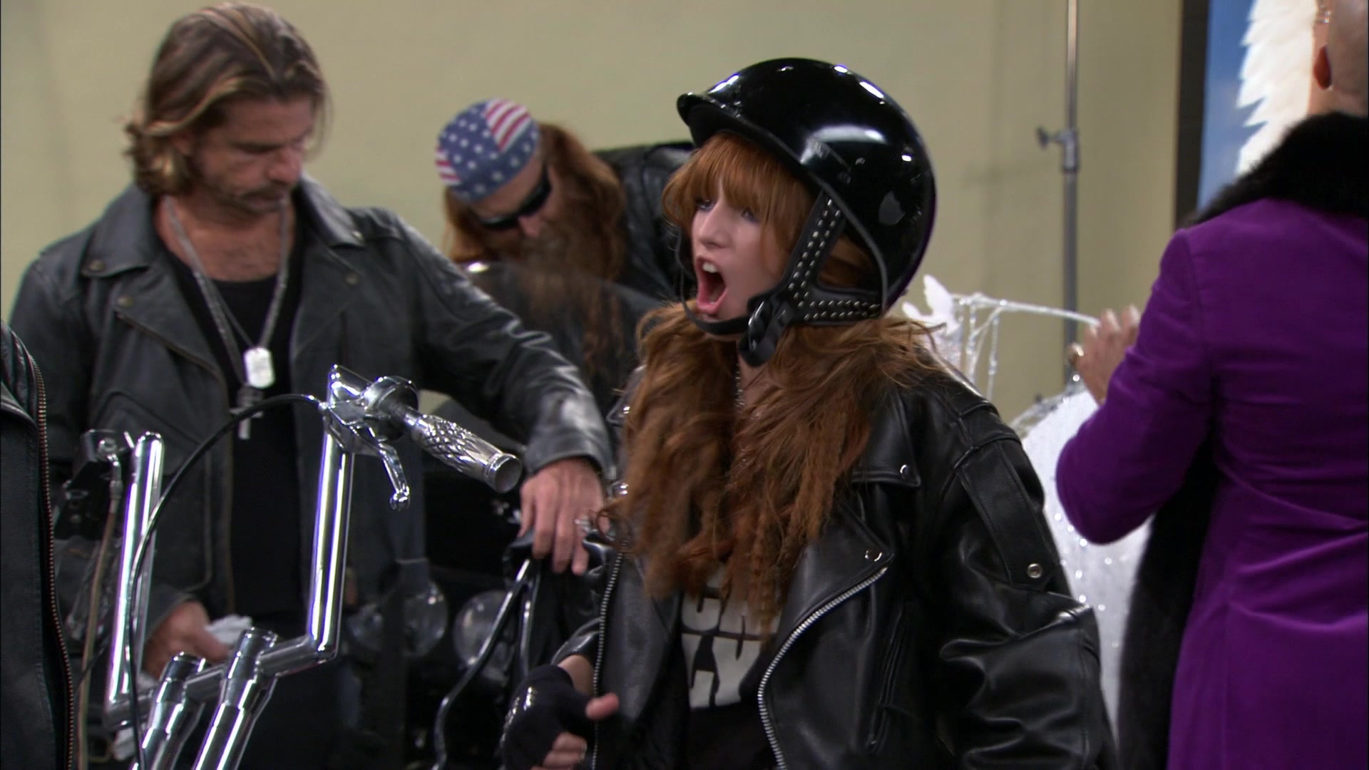 Shake_It_Up_S01E18_1080p_BTD_001419.jpg