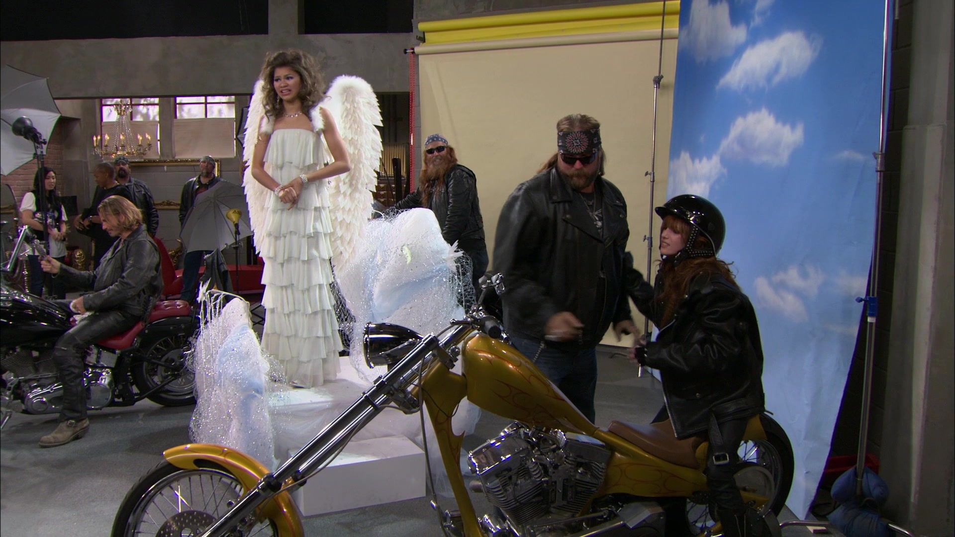 Shake_It_Up_S01E18_1080p_BTD_001439.jpg