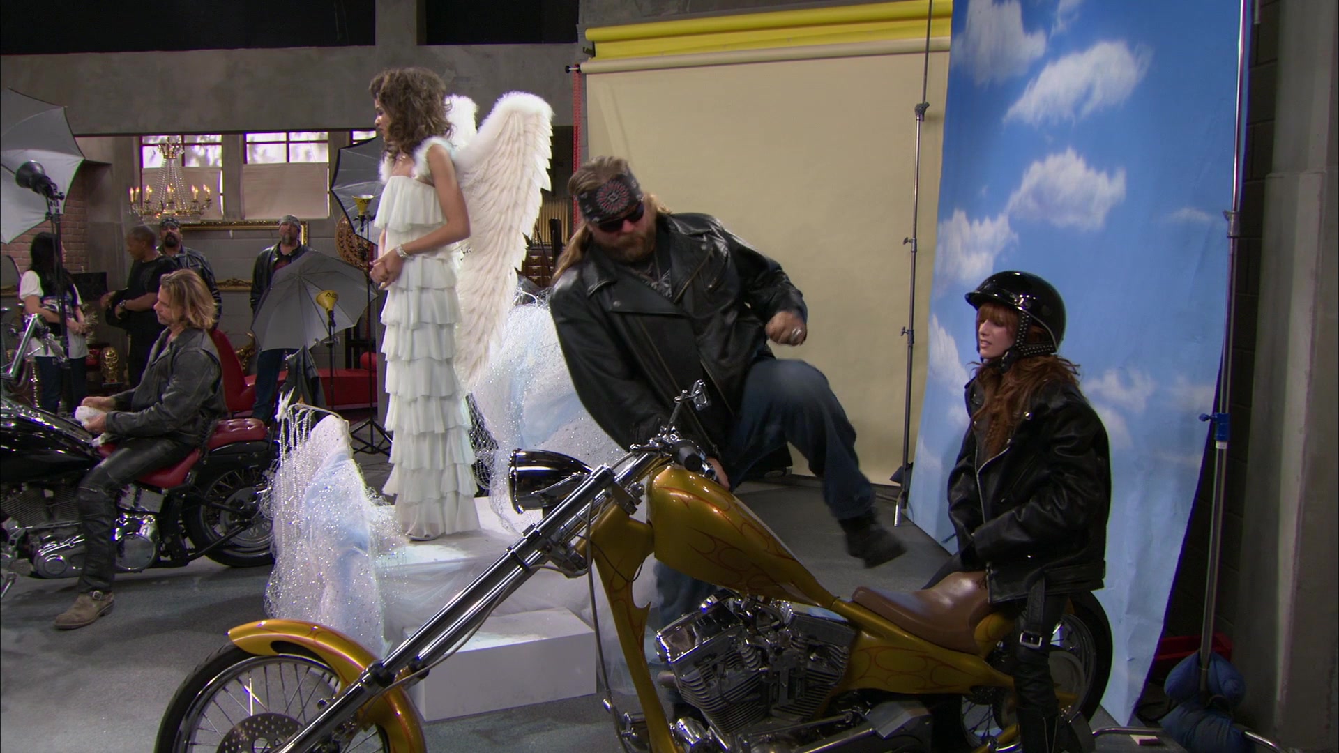 Shake_It_Up_S01E18_1080p_BTD_001441.jpg