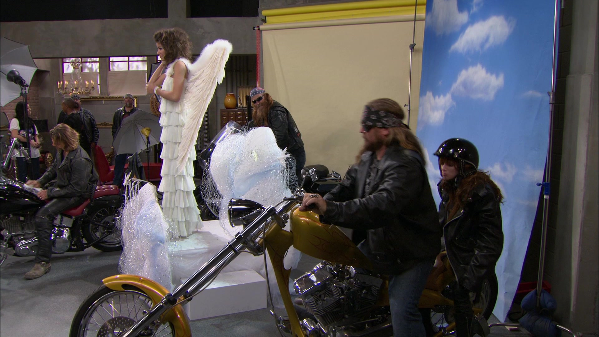 Shake_It_Up_S01E18_1080p_BTD_001444.jpg