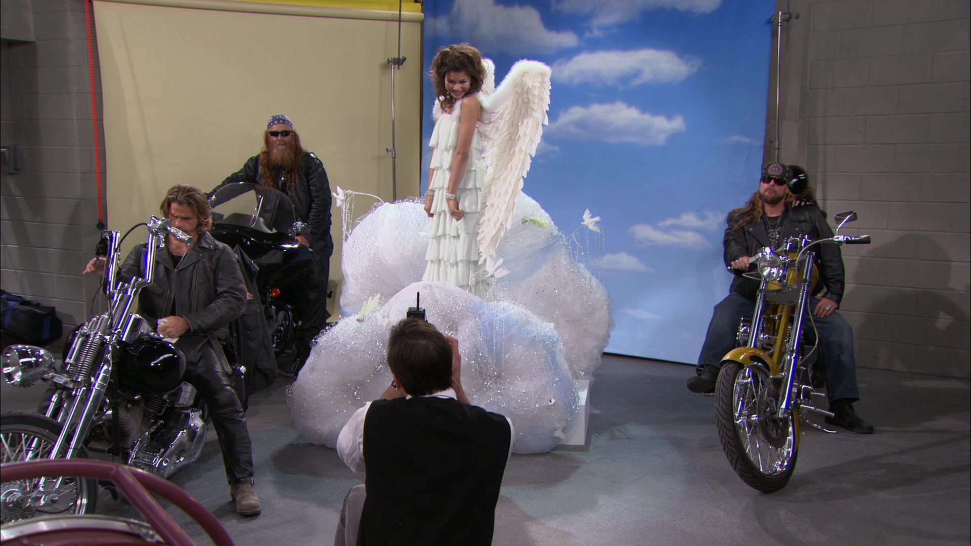 Shake_It_Up_S01E18_1080p_BTD_001480.jpg