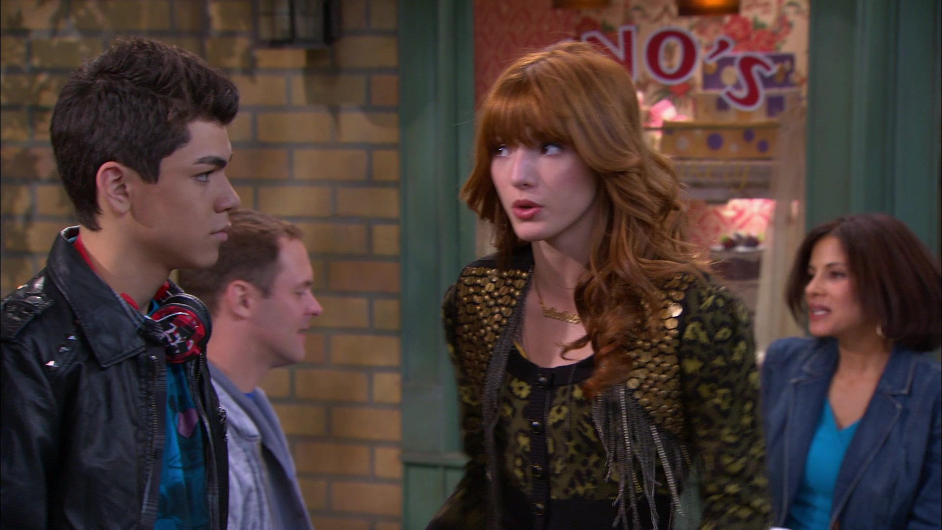 Shake_It_Up_S01E18_1080p_BTD_002499.jpg