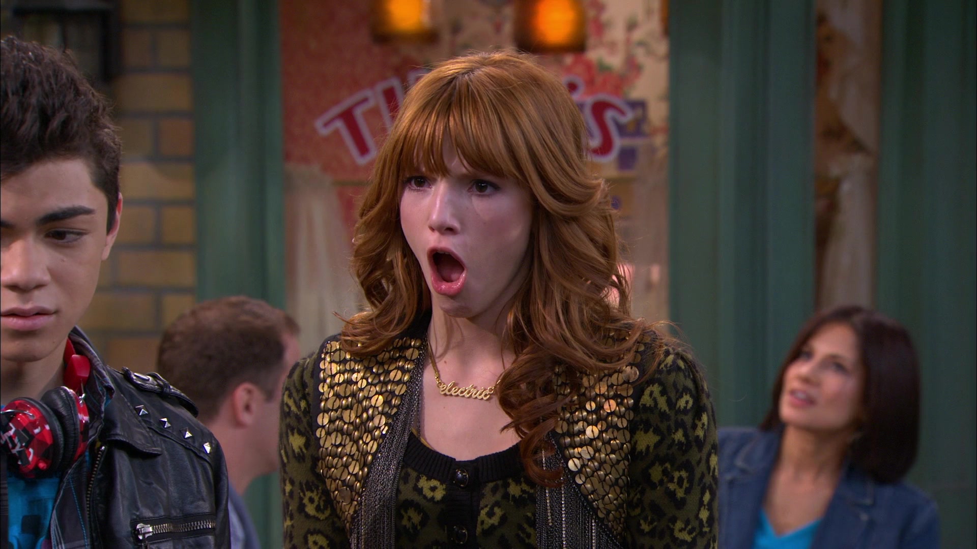 Shake_It_Up_S01E18_1080p_BTD_002542.jpg