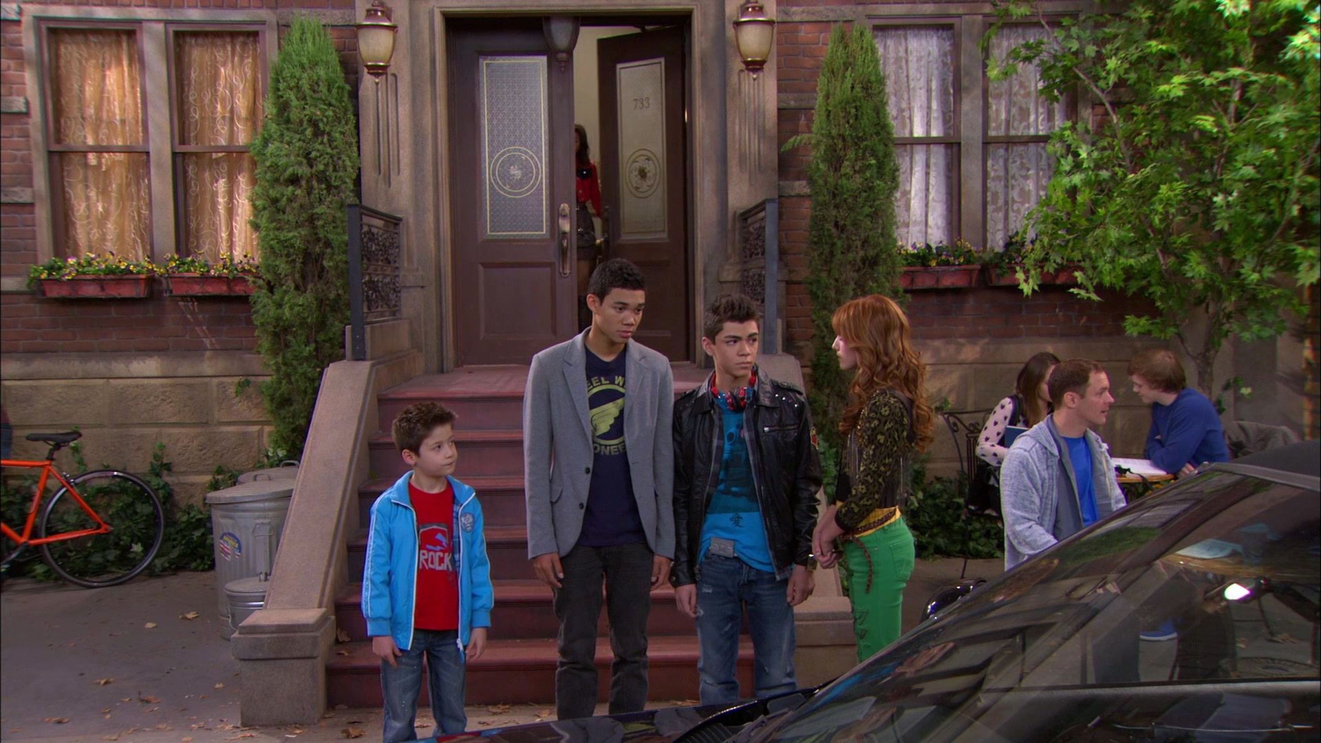 Shake_It_Up_S01E18_1080p_BTD_002551.jpg