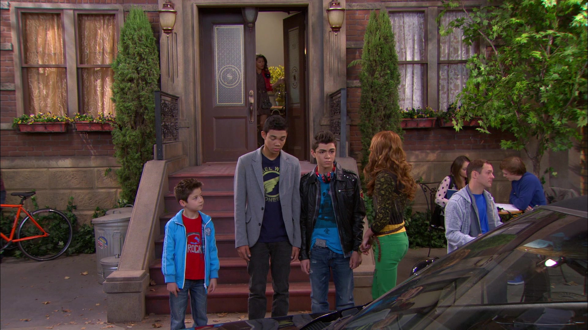Shake_It_Up_S01E18_1080p_BTD_002552.jpg