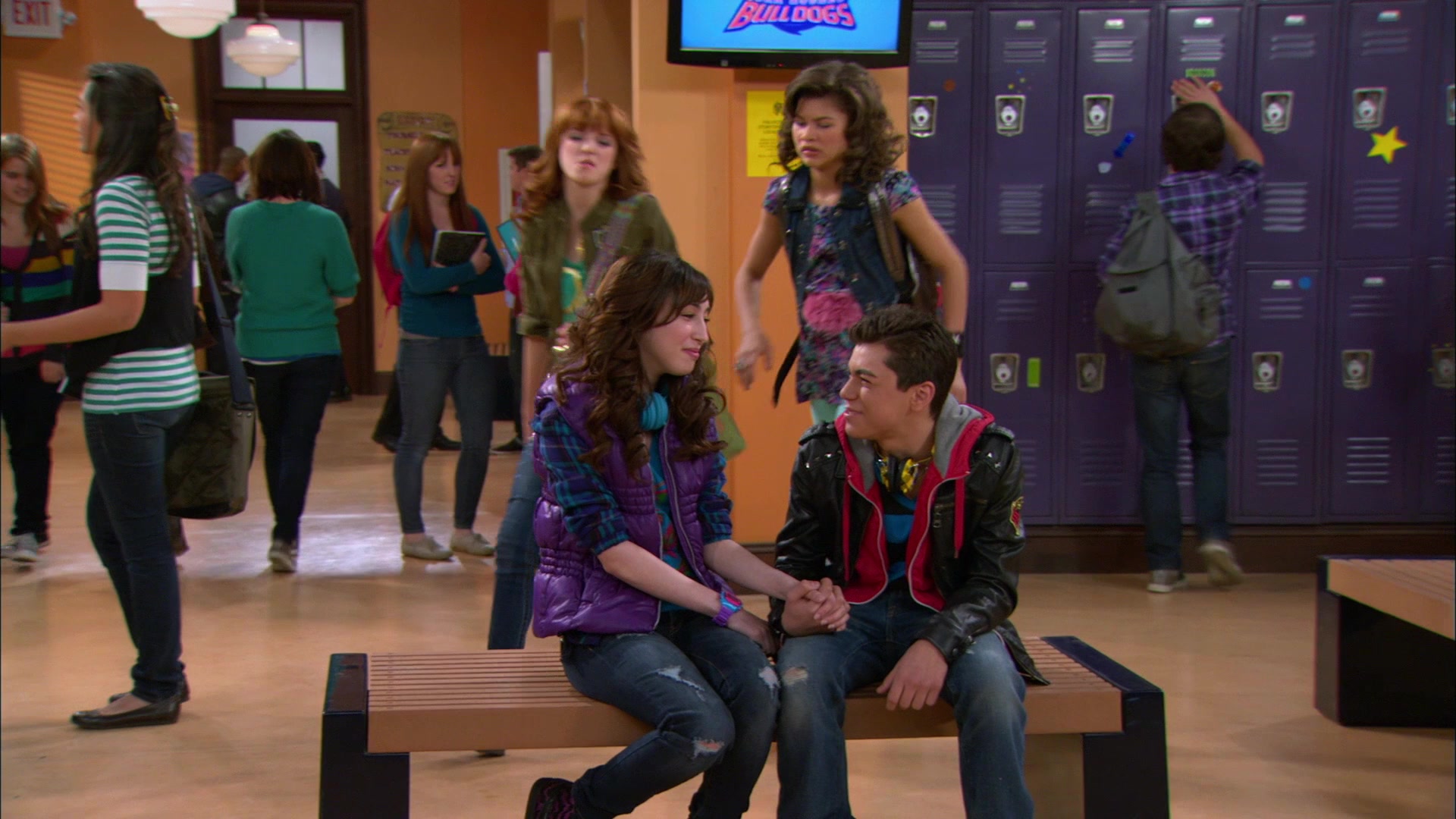 Shake_It_Up_S01E19_1080p_000351.jpg