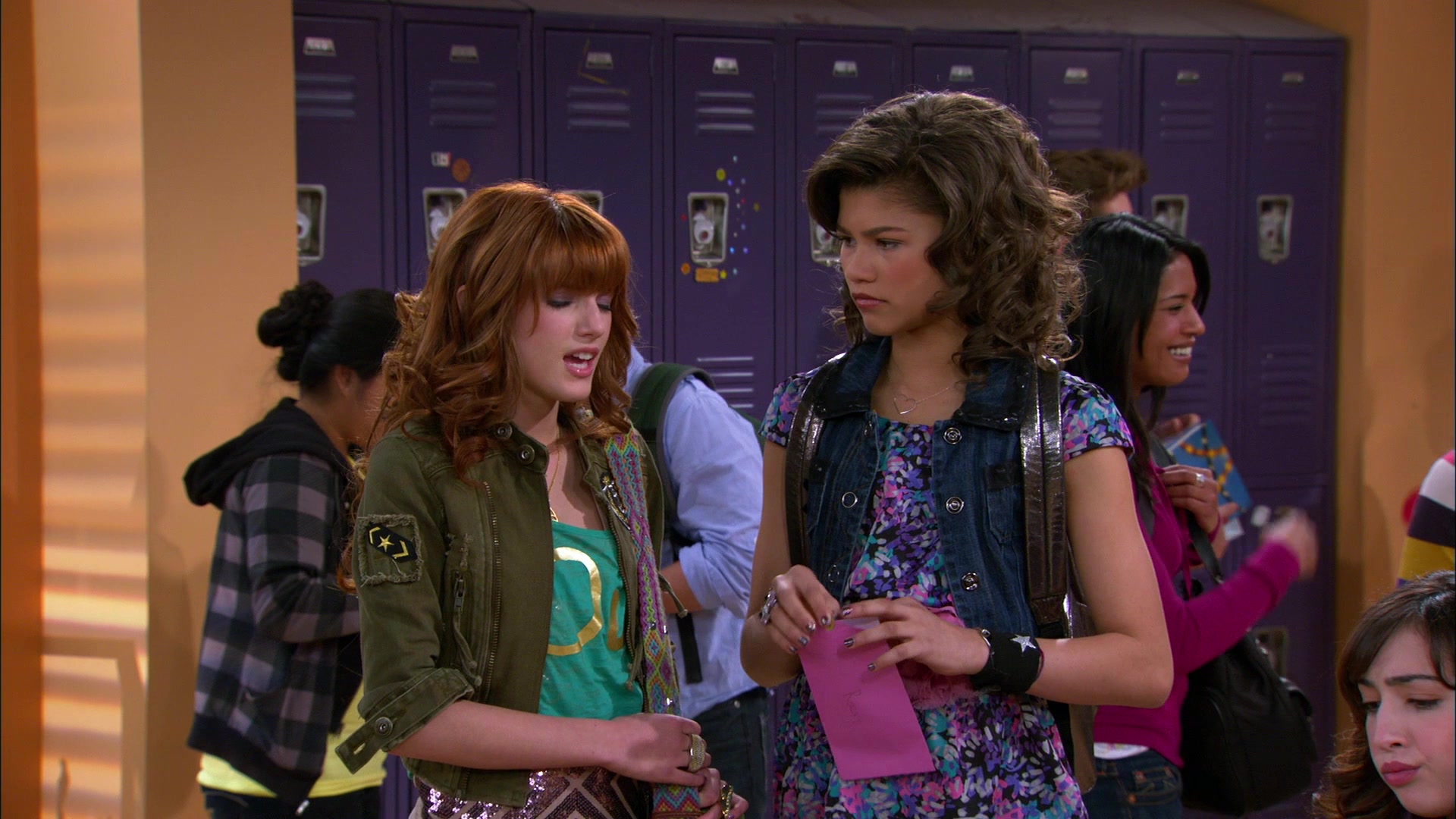 Shake_It_Up_S01E19_1080p_000569.jpg