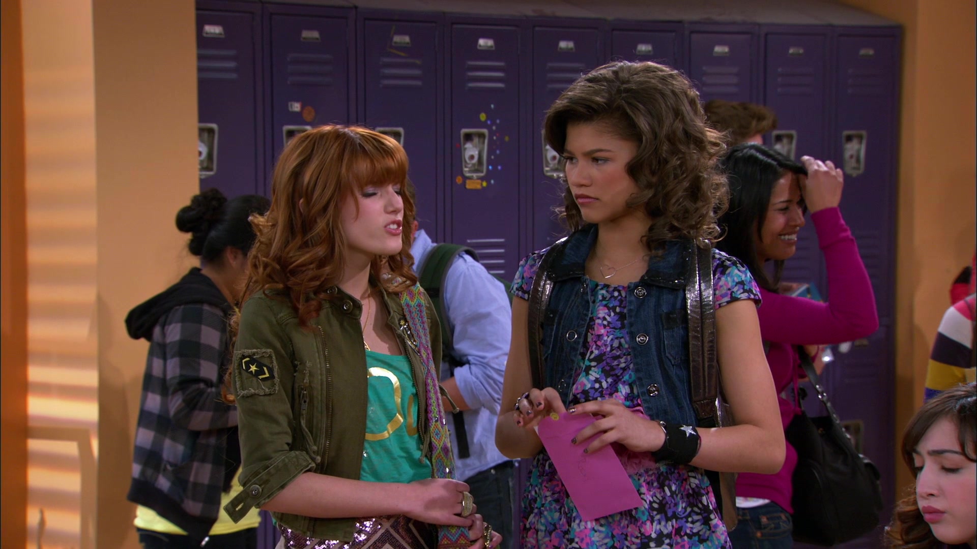 Shake_It_Up_S01E19_1080p_000570.jpg