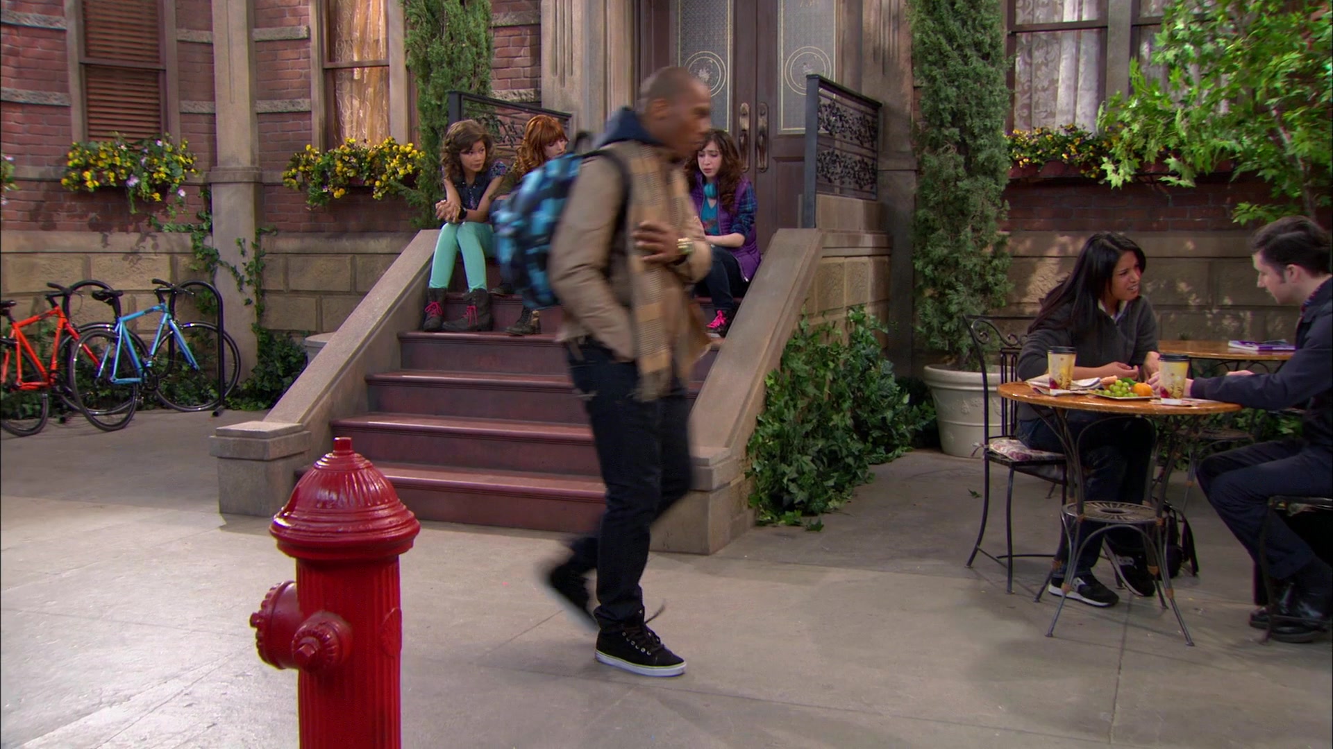 Shake_It_Up_S01E19_1080p_001002.jpg