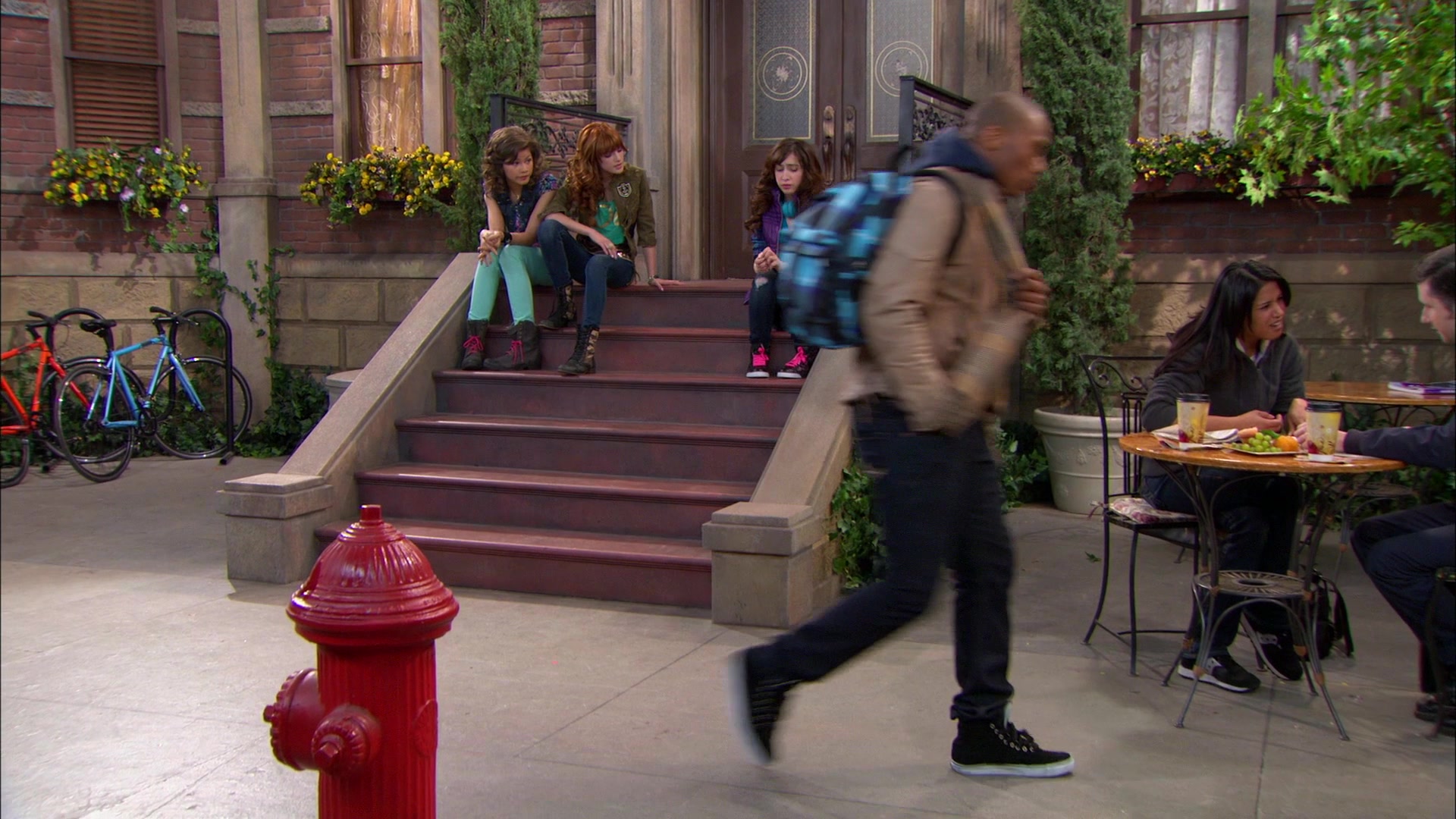 Shake_It_Up_S01E19_1080p_001003.jpg