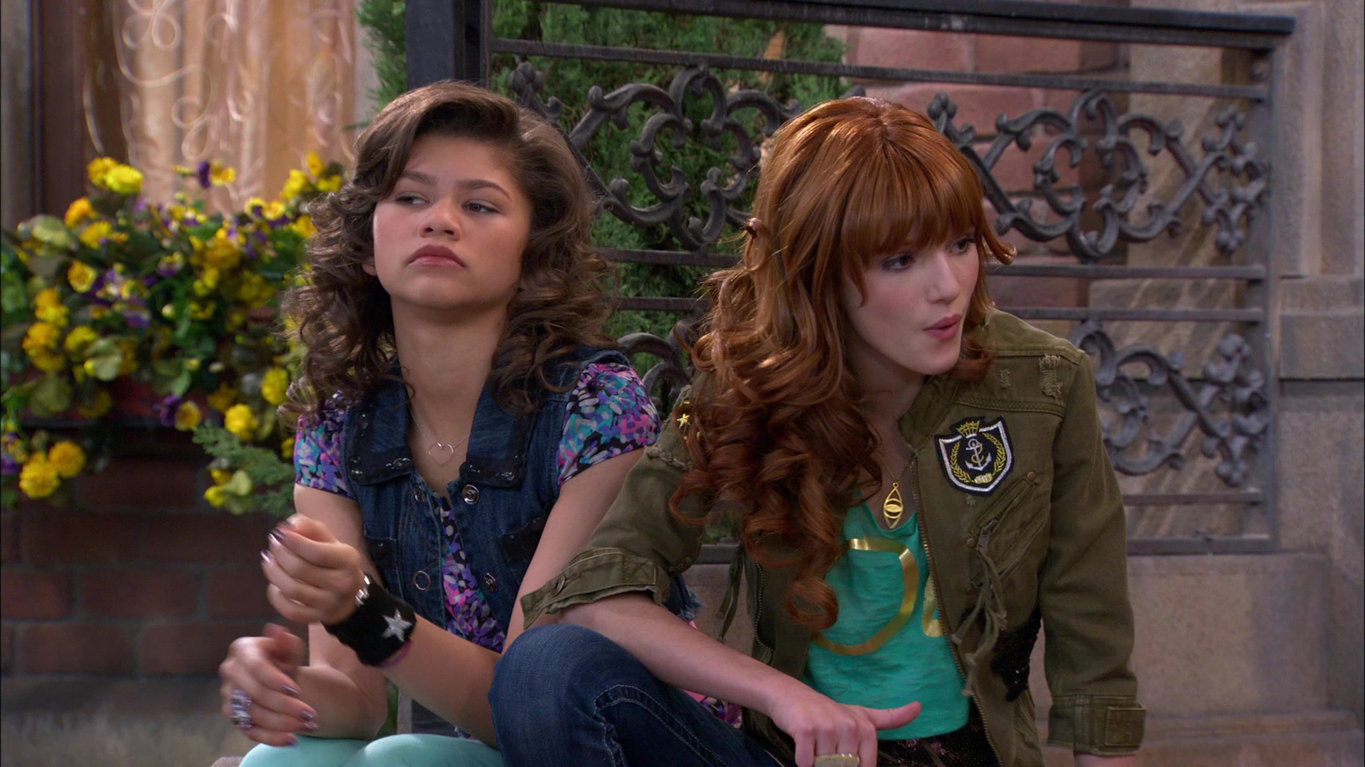 Shake_It_Up_S01E19_1080p_001036.jpg