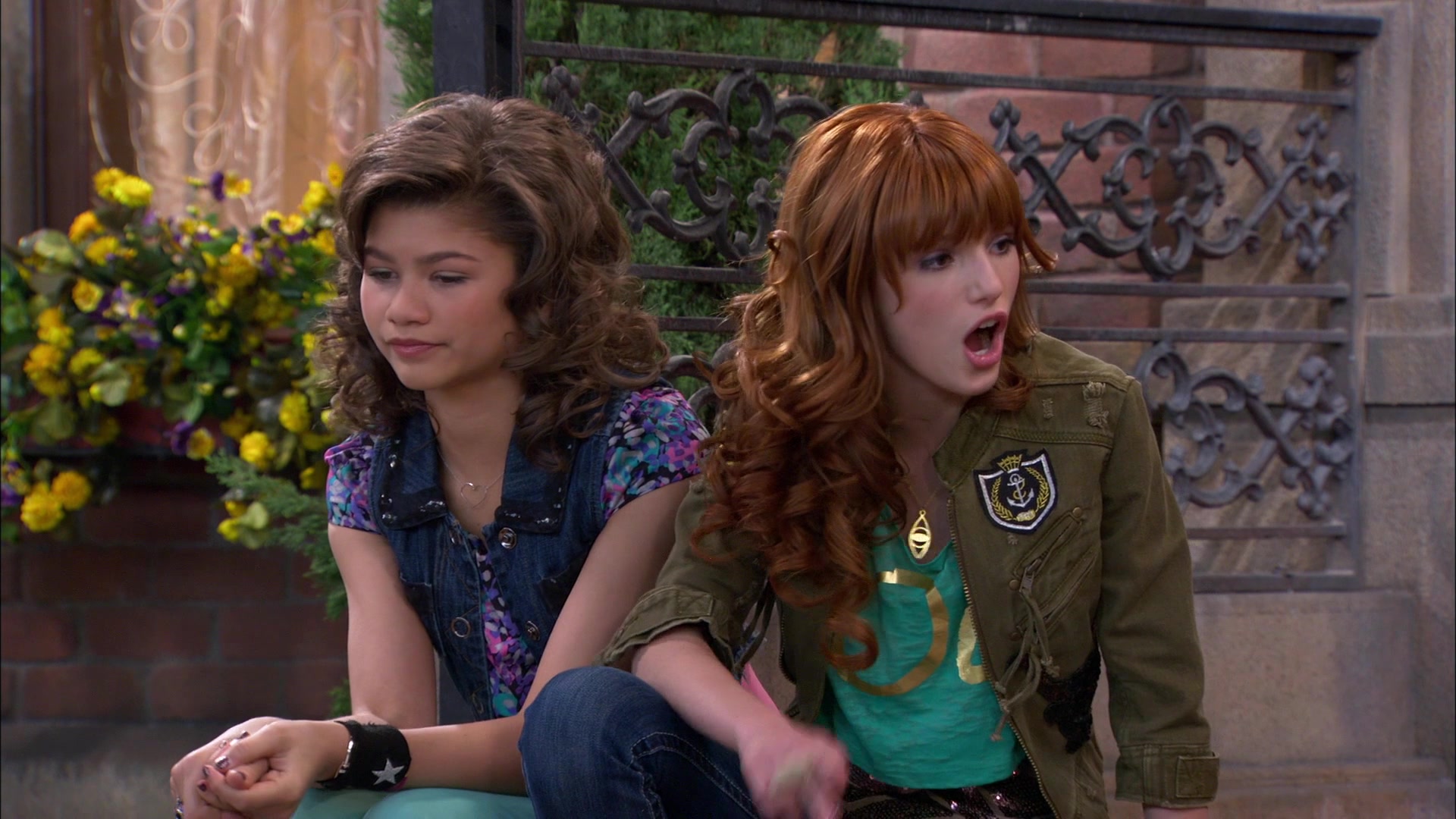 Shake_It_Up_S01E19_1080p_001042.jpg Shake_It_Up_S01E19_1080p_001042.jpg