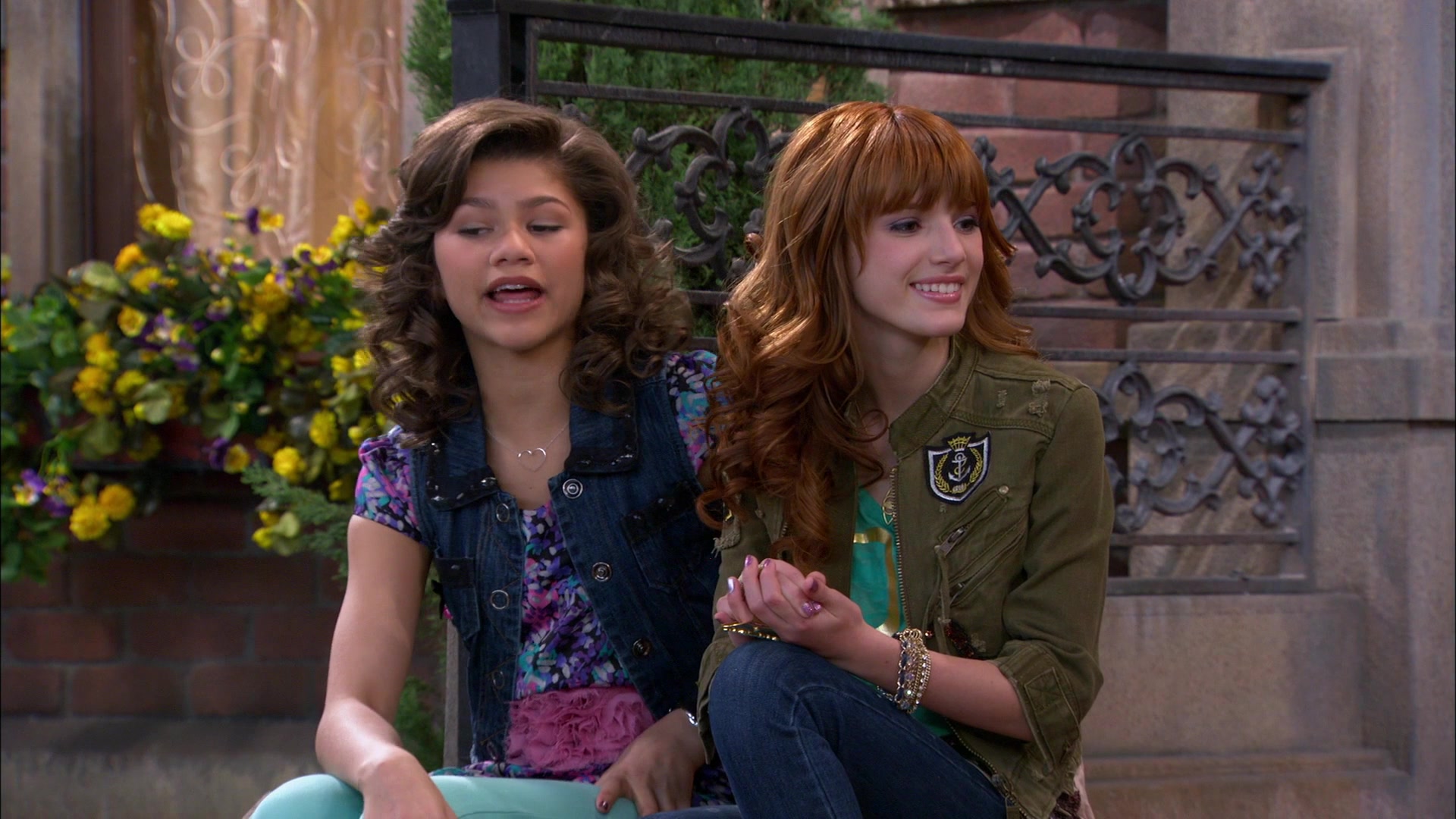 Shake_It_Up_S01E19_1080p_001053.jpg