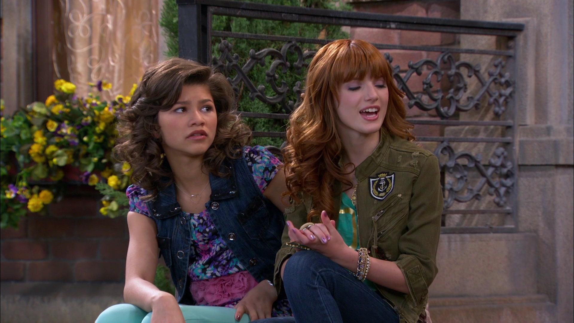 Shake_It_Up_S01E19_1080p_001061.jpg