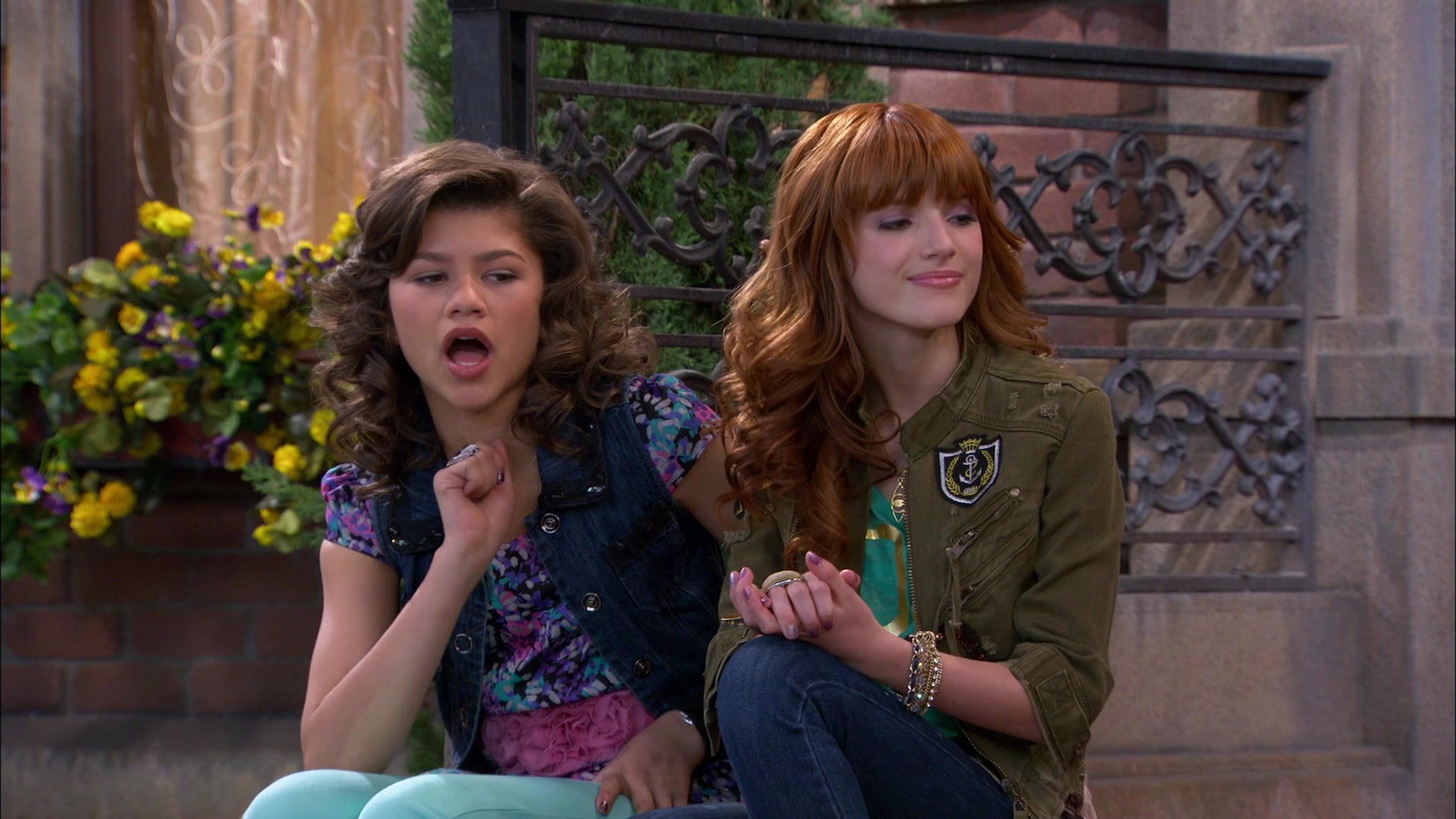 Shake_It_Up_S01E19_1080p_001065.jpg