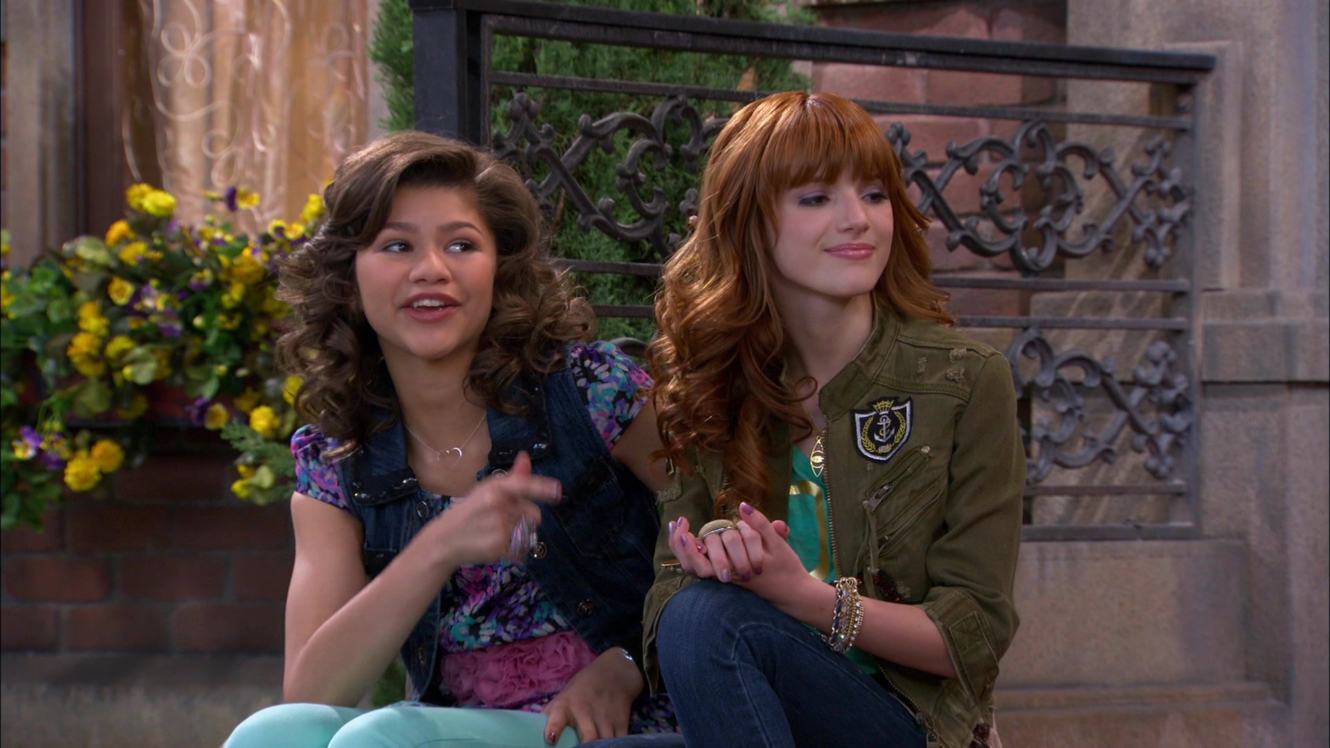Shake_It_Up_S01E19_1080p_001066.jpg