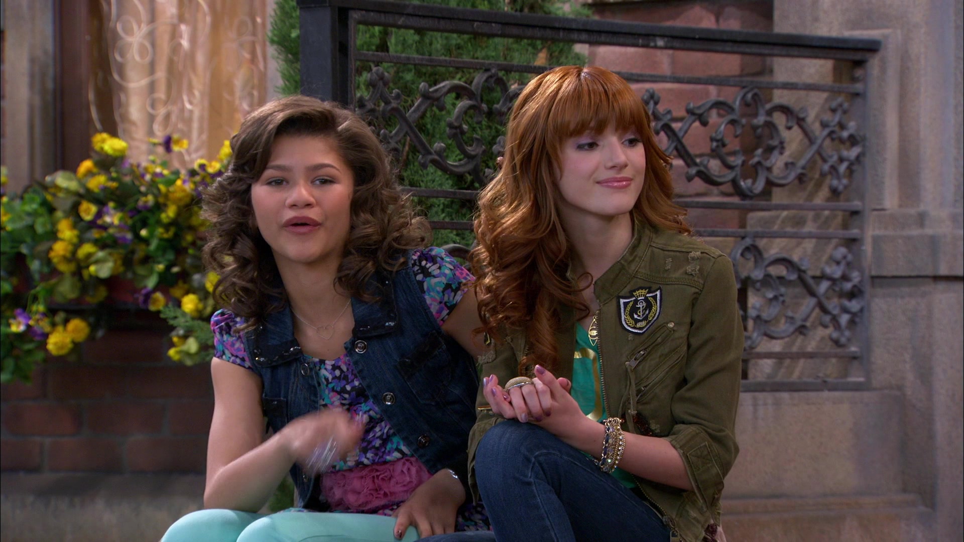 Shake_It_Up_S01E19_1080p_001067.jpg