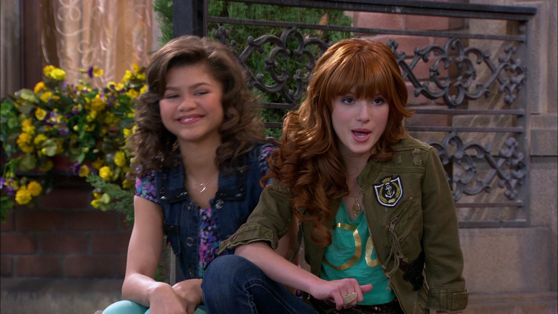 Shake_It_Up_S01E19_1080p_001081.jpg