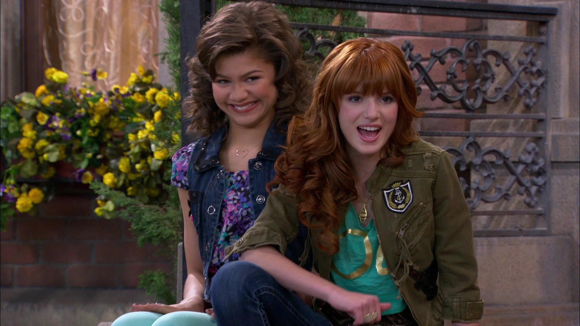 Shake_It_Up_S01E19_1080p_001082.jpg