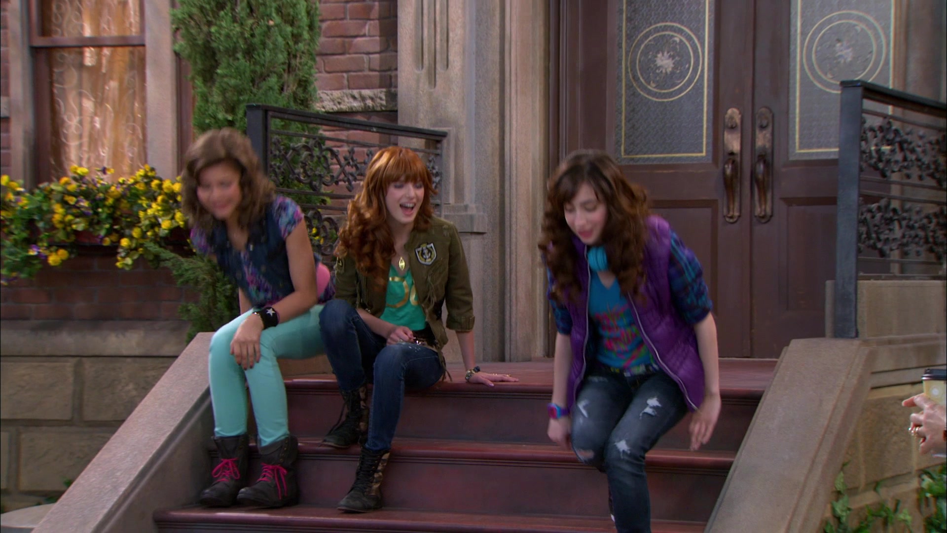 Shake_It_Up_S01E19_1080p_001085.jpg
