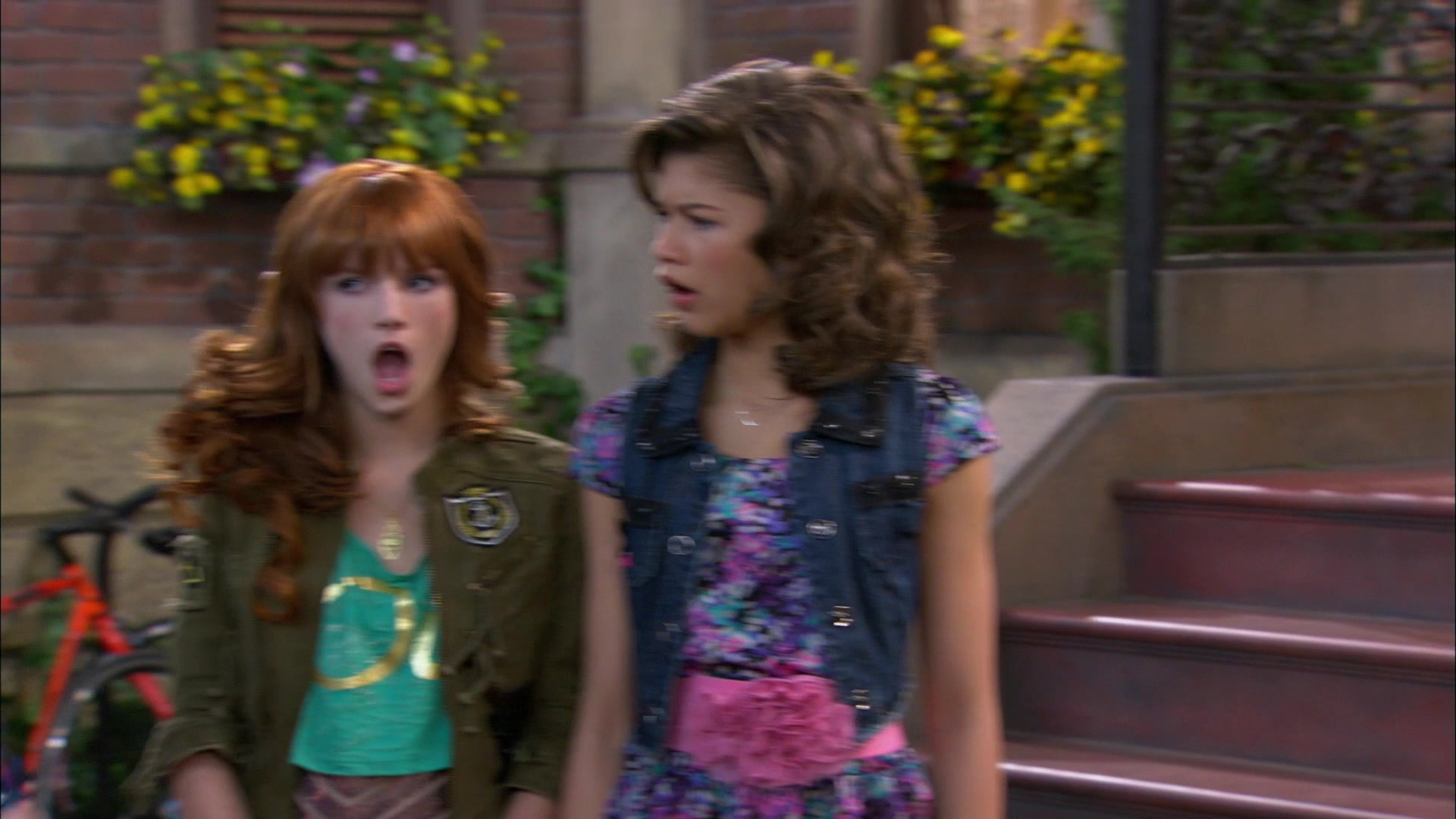 Shake_It_Up_S01E19_1080p_001112.jpg