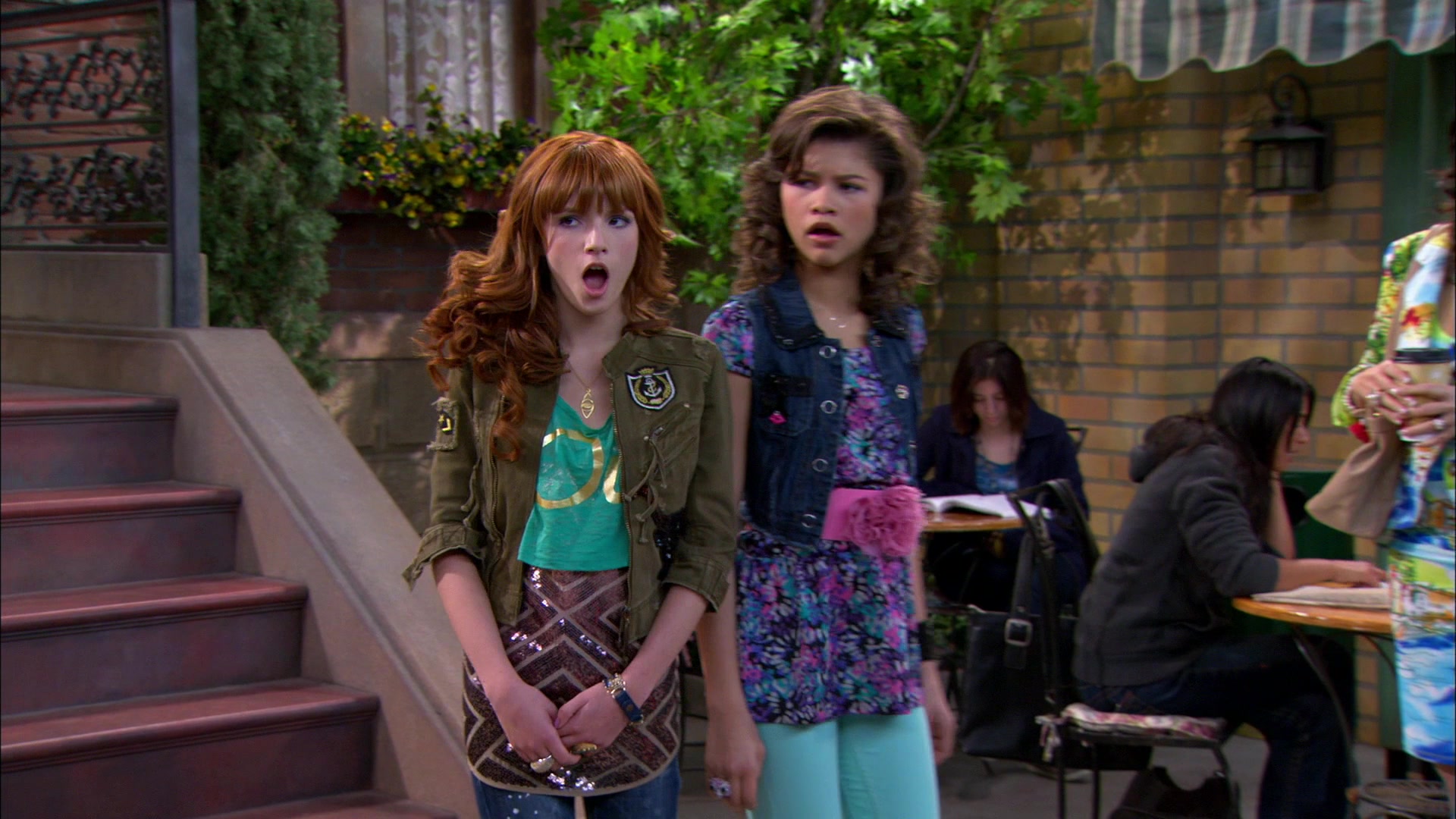 Shake_It_Up_S01E19_1080p_001114.jpg