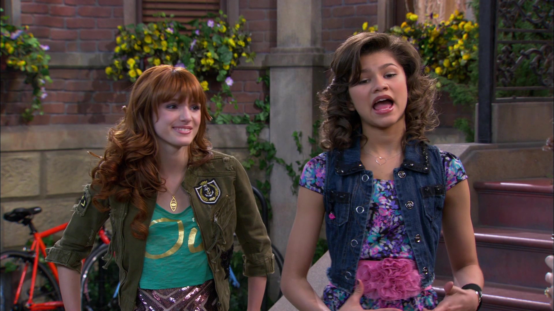 Shake_It_Up_S01E19_1080p_001135.jpg