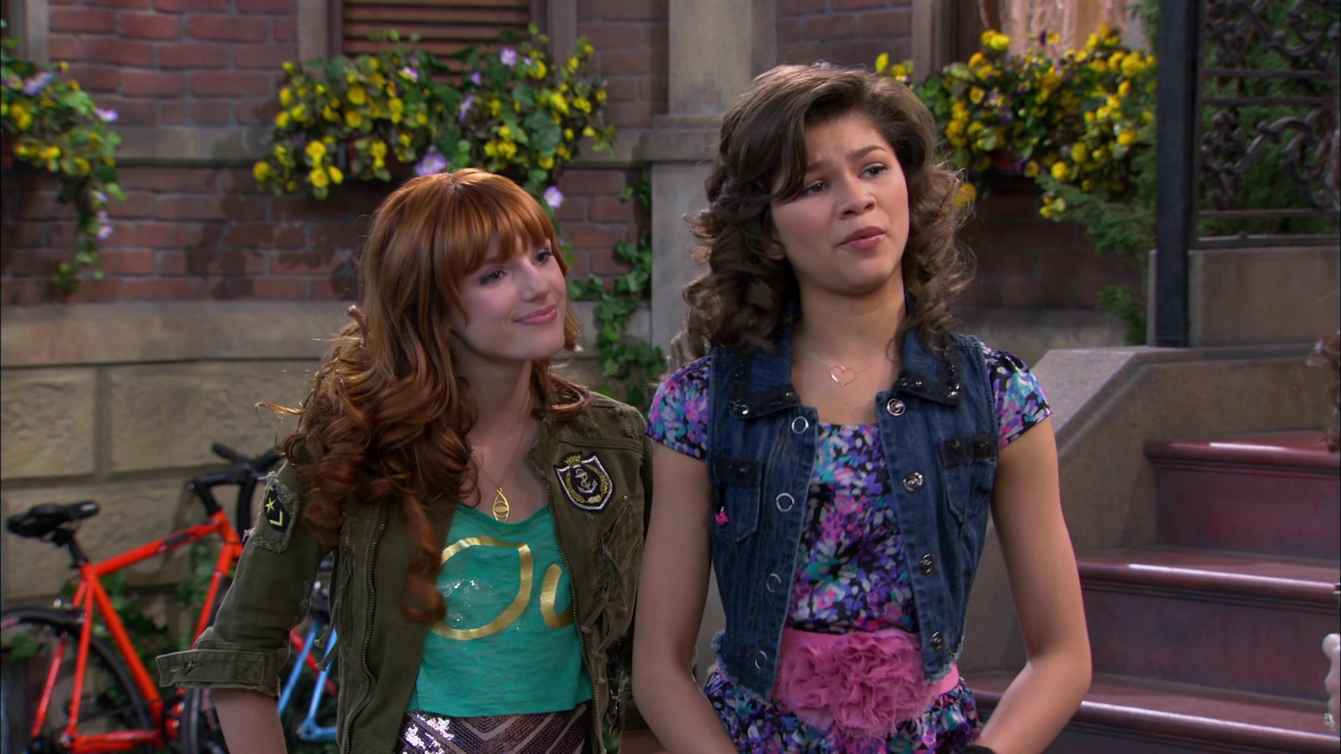 Shake_It_Up_S01E19_1080p_001141.jpg