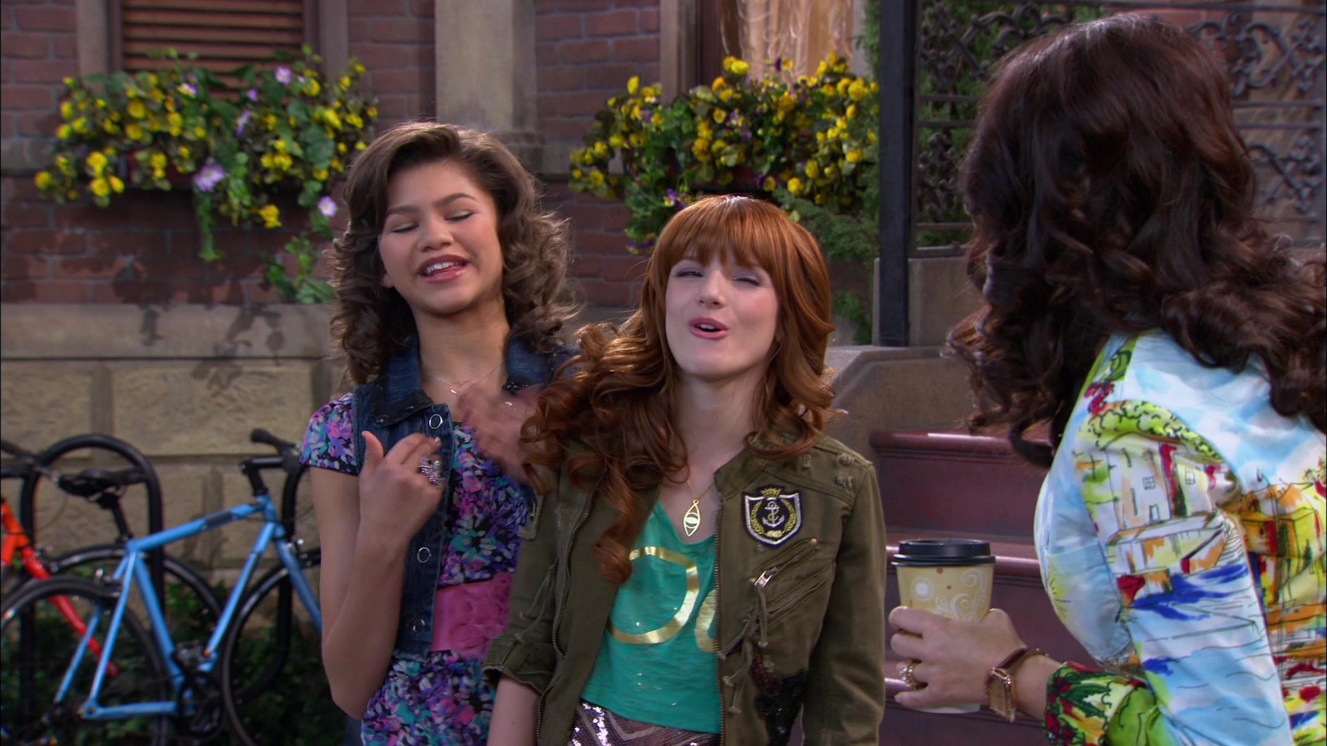 Shake_It_Up_S01E19_1080p_001195.jpg