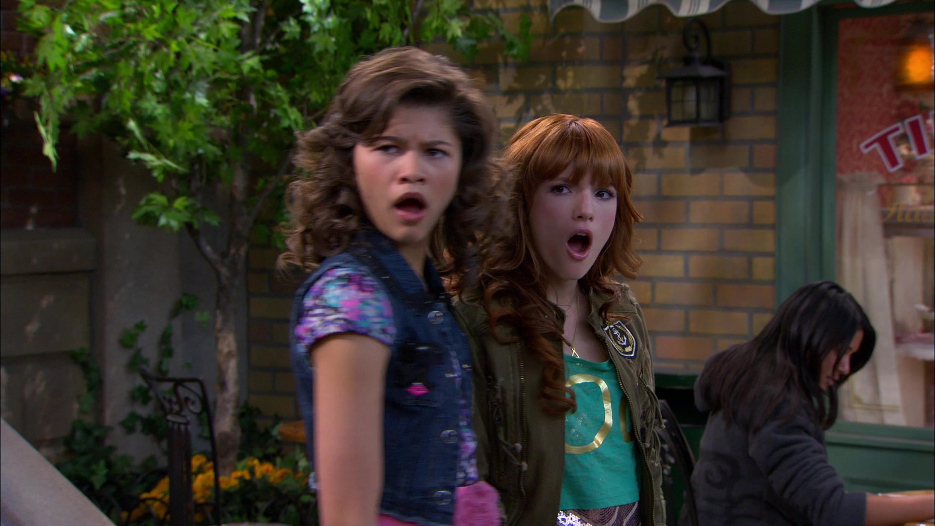 Shake_It_Up_S01E19_1080p_001260.jpg