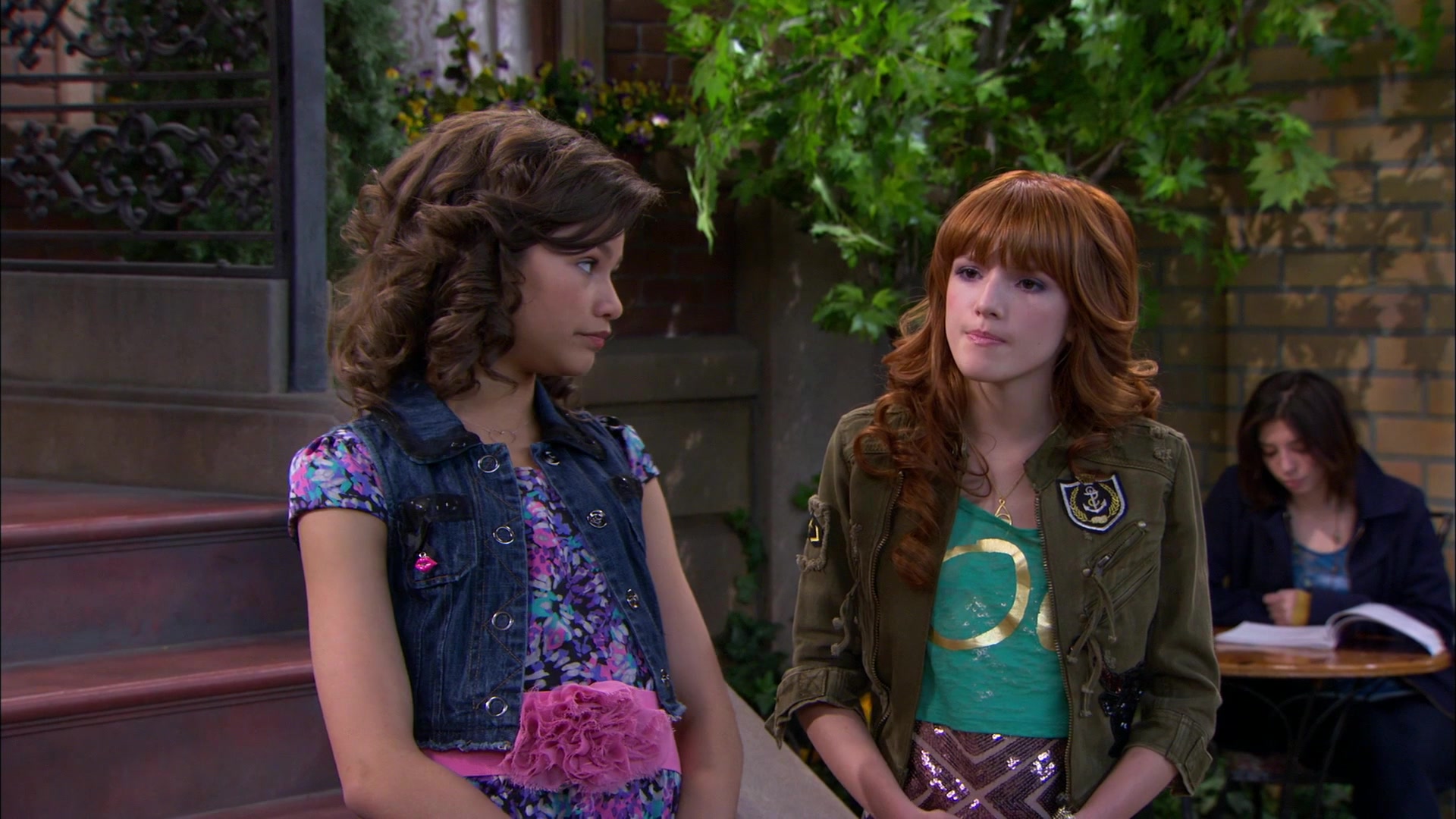 Shake_It_Up_S01E19_1080p_001272.jpg