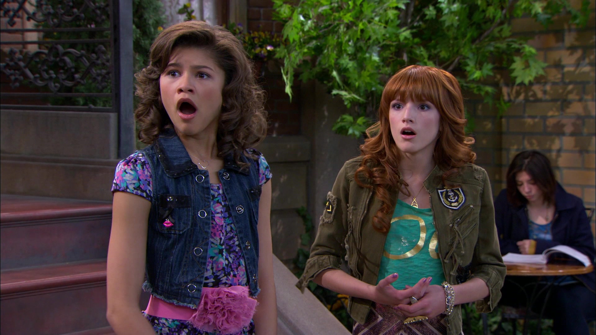 Shake_It_Up_S01E19_1080p_001283.jpg