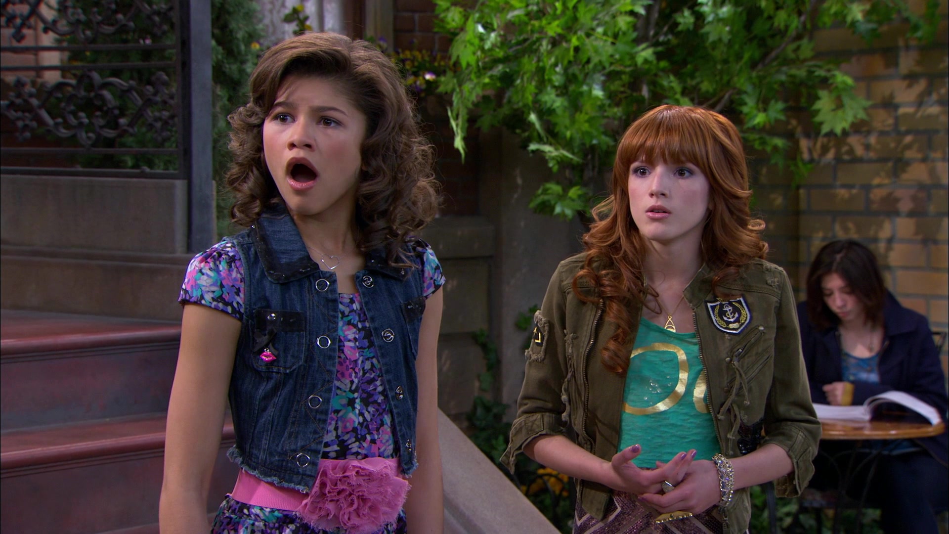 Shake_It_Up_S01E19_1080p_001284.jpg