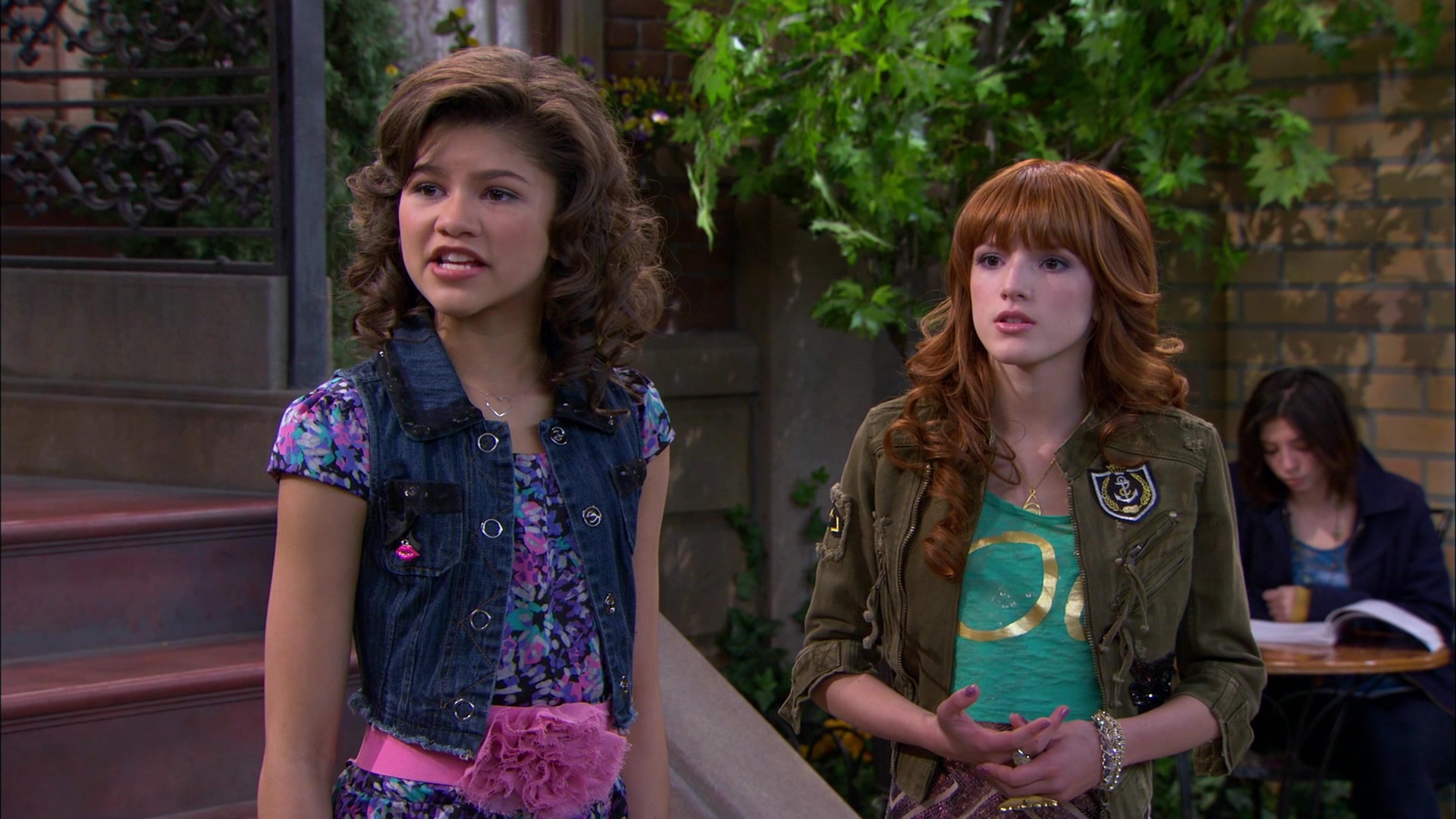 Shake_It_Up_S01E19_1080p_001287.jpg