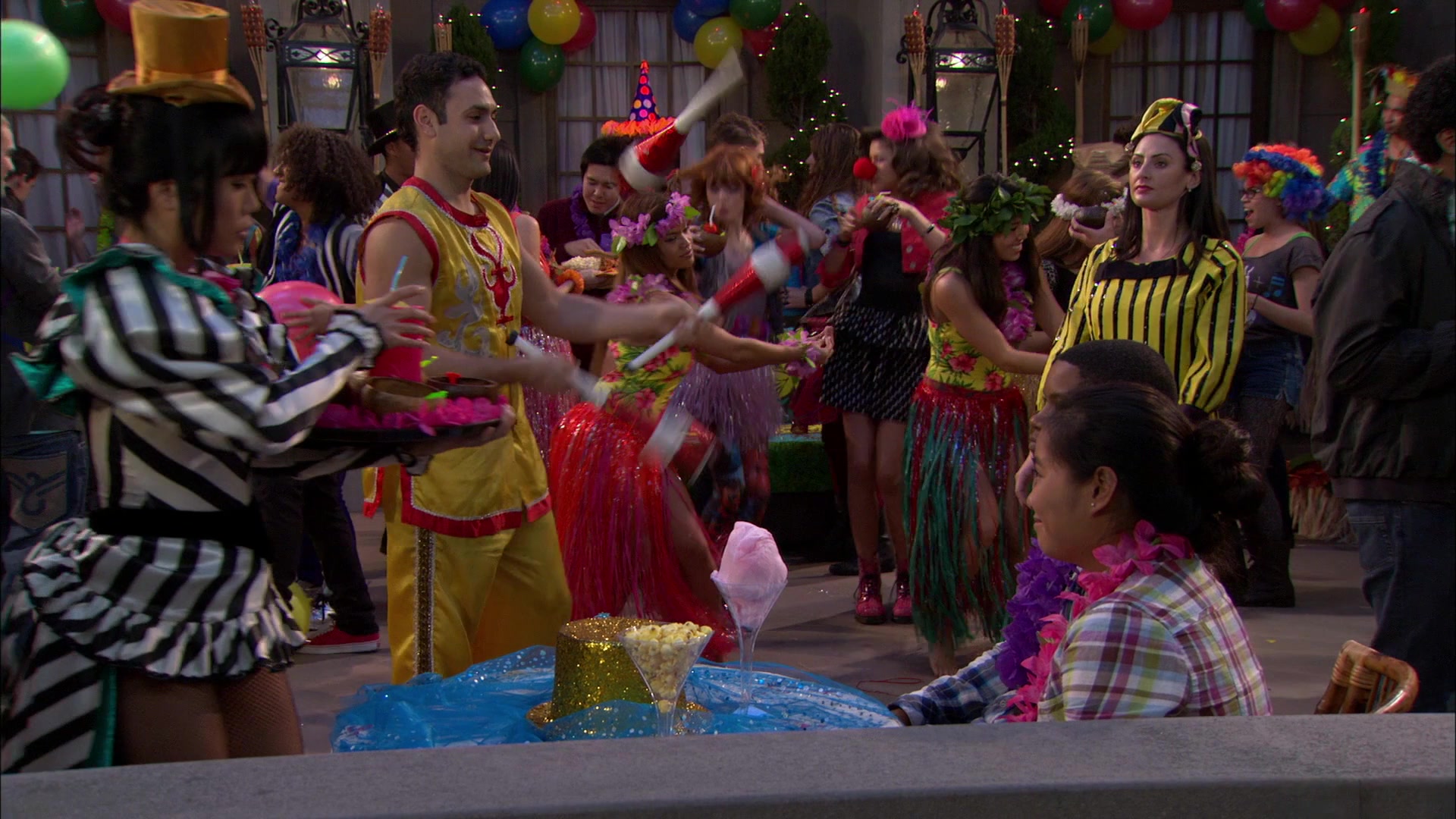 Shake_It_Up_S01E19_1080p_001847.jpg