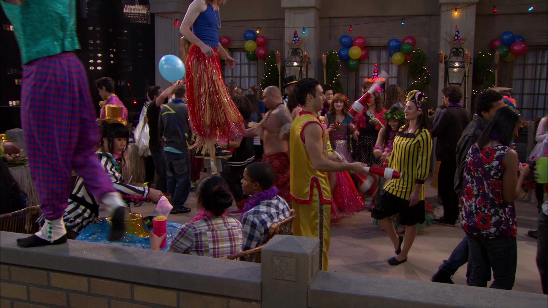 Shake_It_Up_S01E19_1080p_001856.jpg Shake_It_Up_S01E19_1080p_001856.jpg
