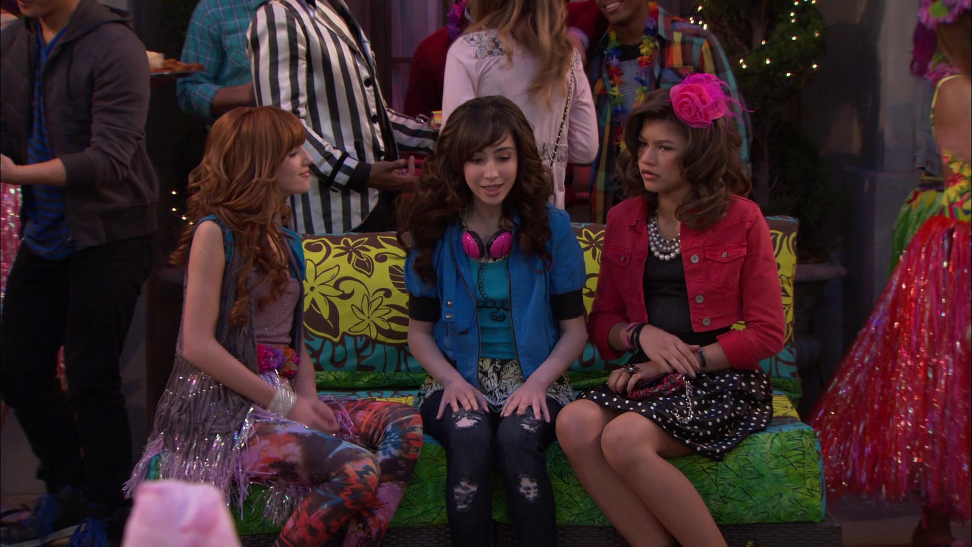 Shake_It_Up_S01E19_1080p_002120.jpg