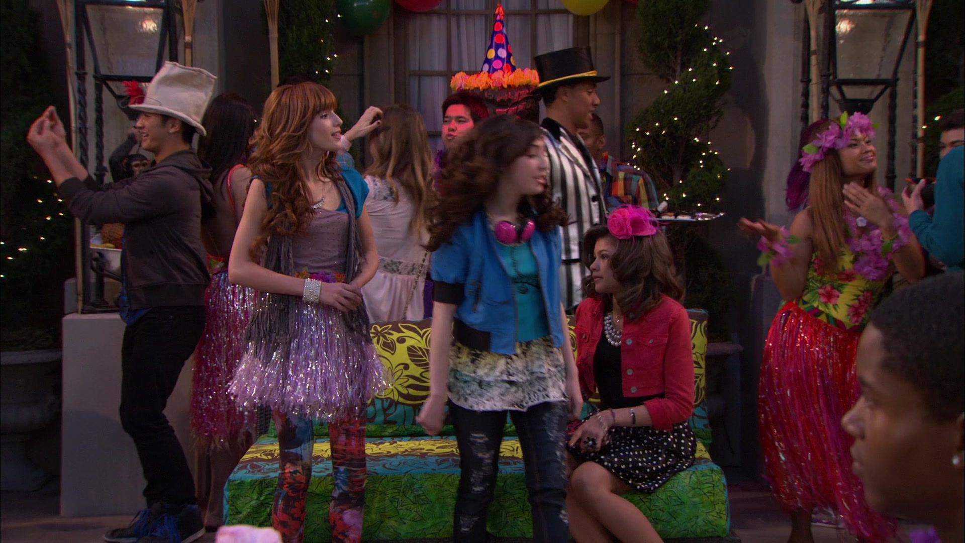 Shake_It_Up_S01E19_1080p_002127.jpg