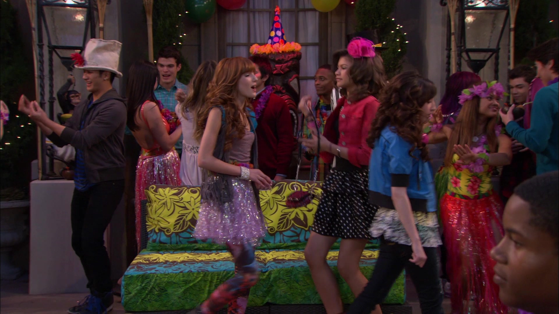 Shake_It_Up_S01E19_1080p_002129.jpg