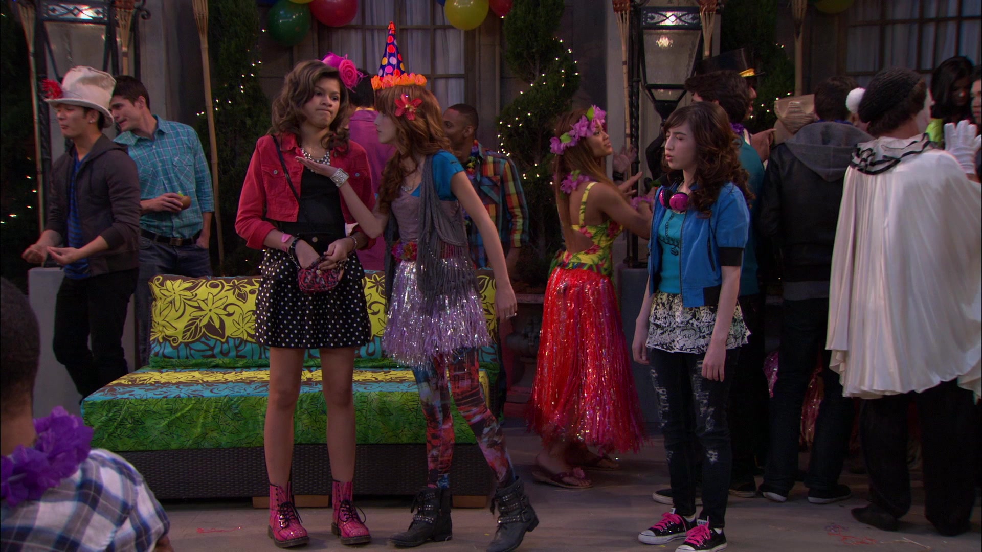 Shake_It_Up_S01E19_1080p_002180.jpg Shake_It_Up_S01E19_1080p_002180.jpg