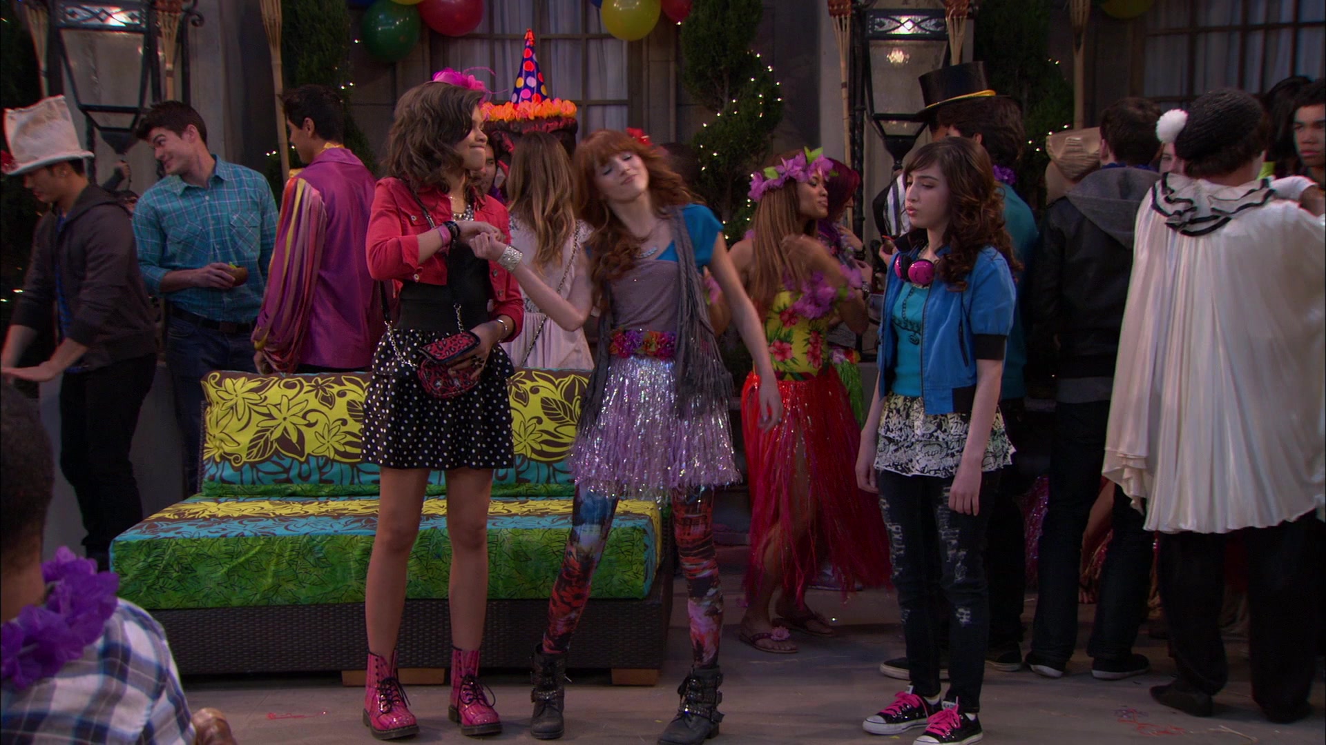 Shake_It_Up_S01E19_1080p_002184.jpg