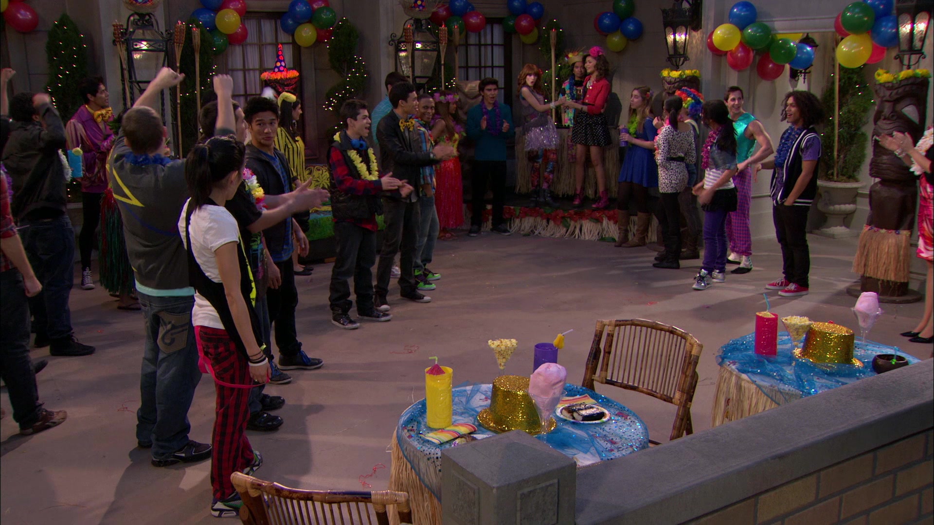 Shake_It_Up_S01E19_1080p_002456.jpg Shake_It_Up_S01E19_1080p_002456.jpg