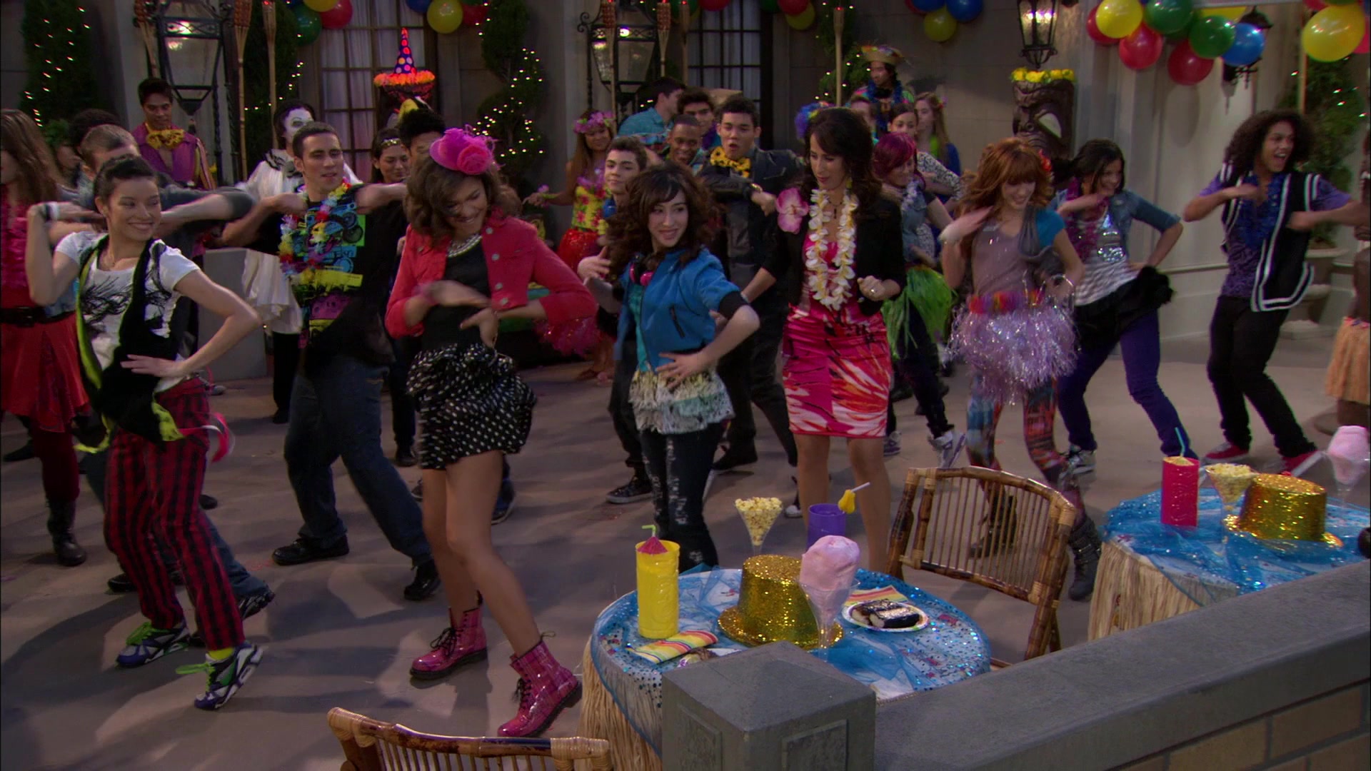 Shake_It_Up_S01E19_1080p_002498.jpg Shake_It_Up_S01E19_1080p_002498.jpg