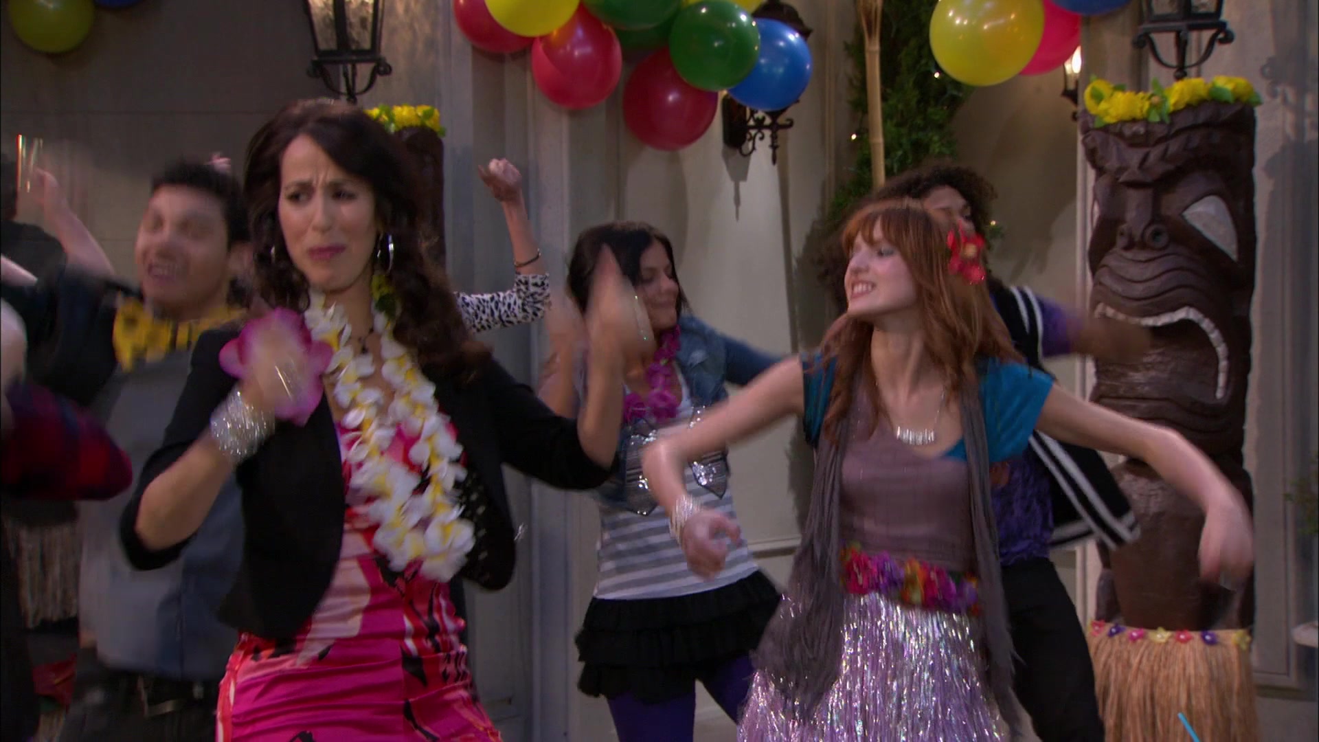 Shake_It_Up_S01E19_1080p_002540.jpg