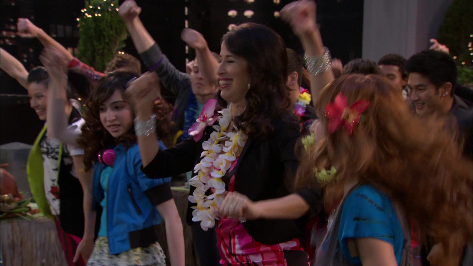 Shake_It_Up_S01E19_1080p_002549.jpg Shake_It_Up_S01E19_1080p_002549.jpg