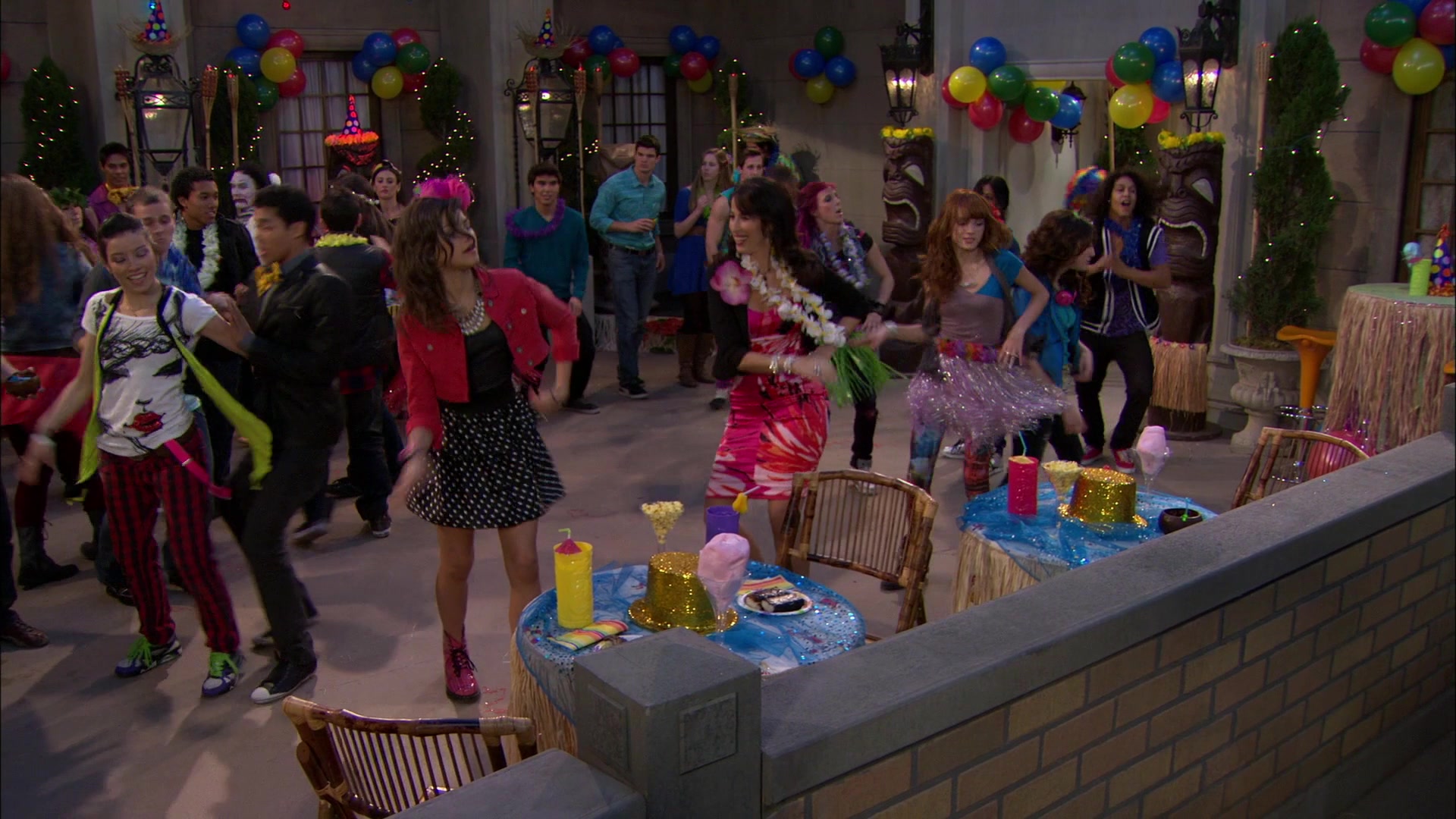 Shake_It_Up_S01E19_1080p_002569.jpg